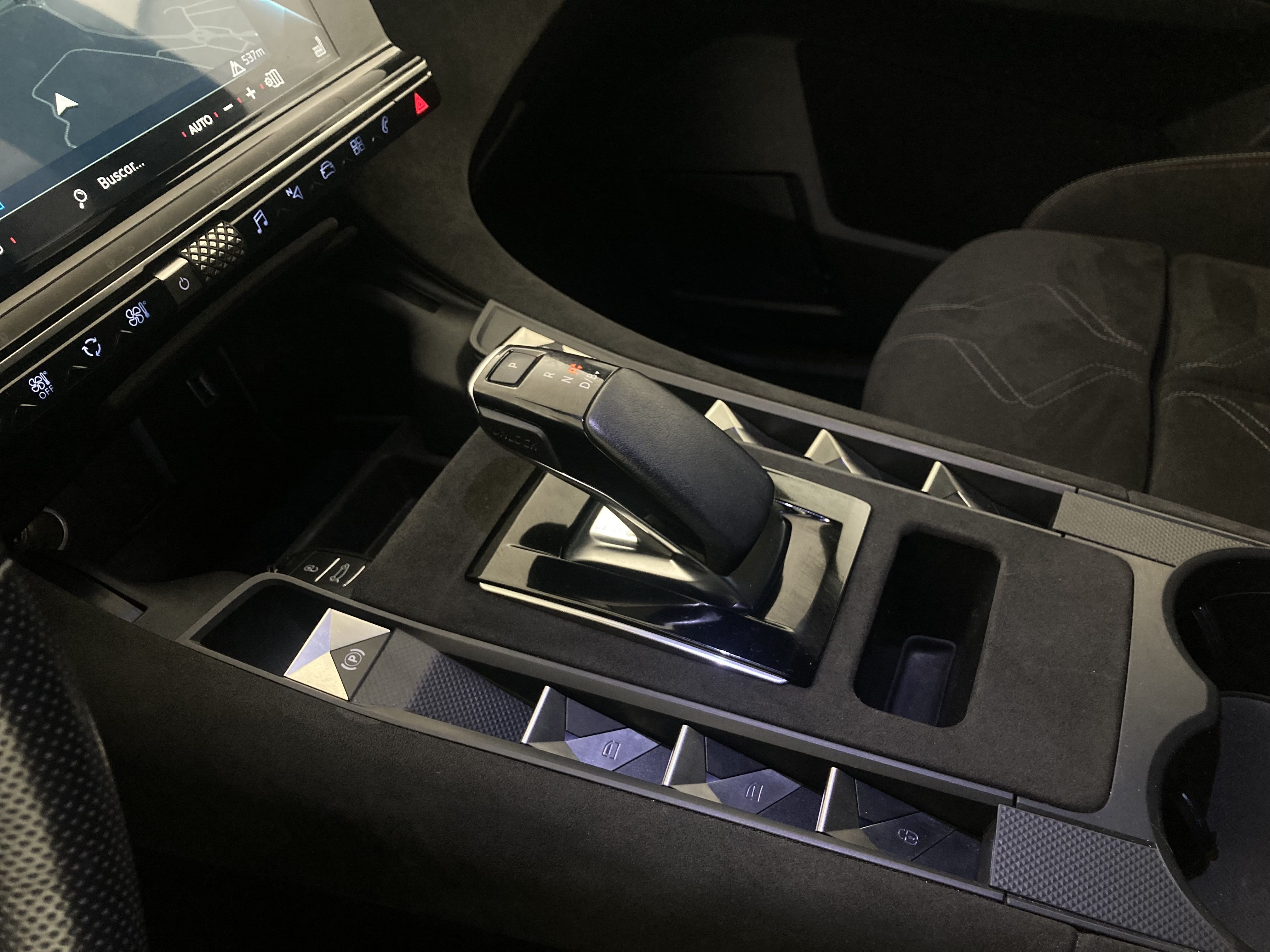 ds ds7 crossback performance line + E-TENSE 300 CA 2022 crystal pearl 12