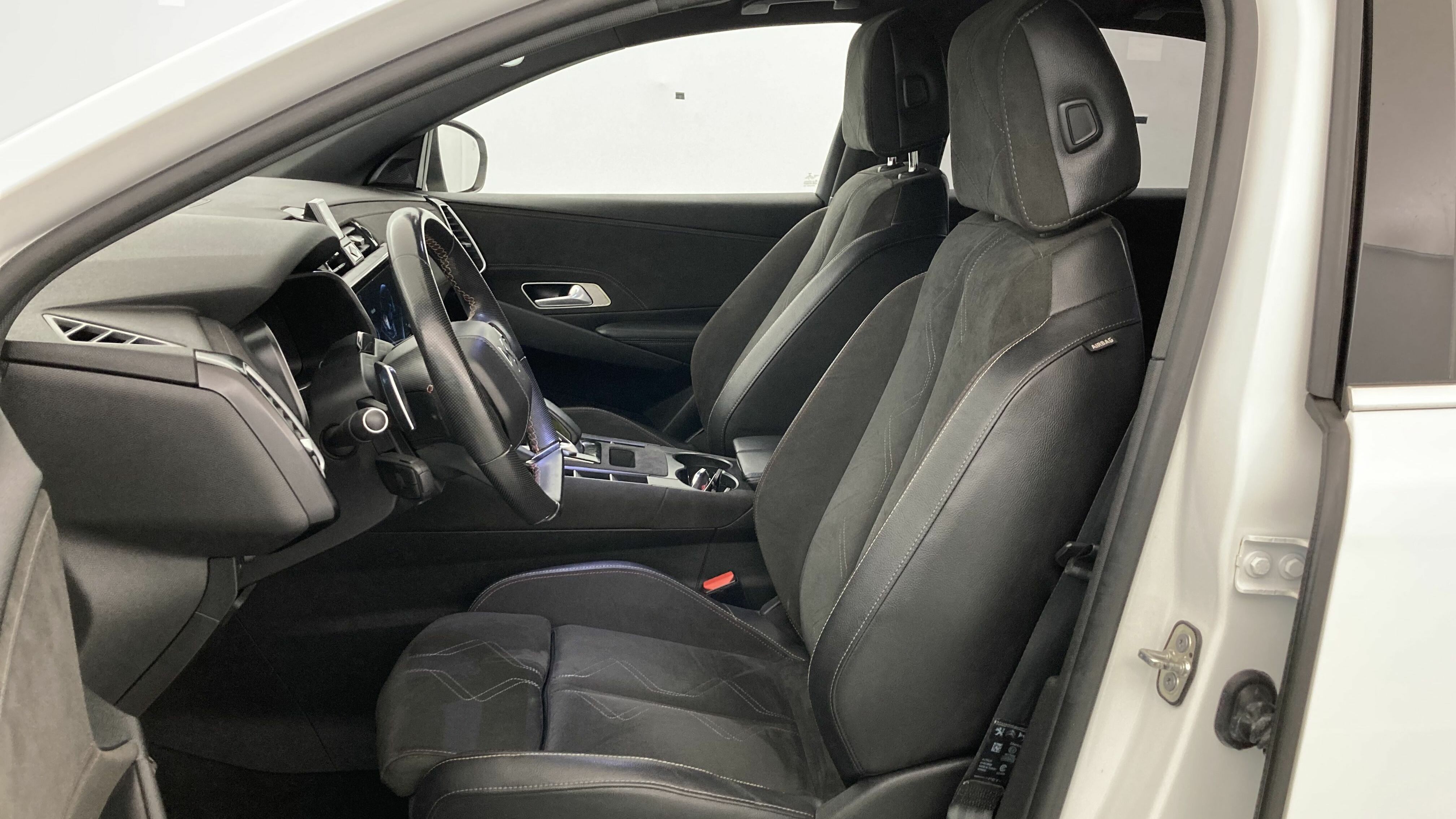 ds ds7 crossback performance line + E-TENSE 300 CA 2022 blanco nacarado 15