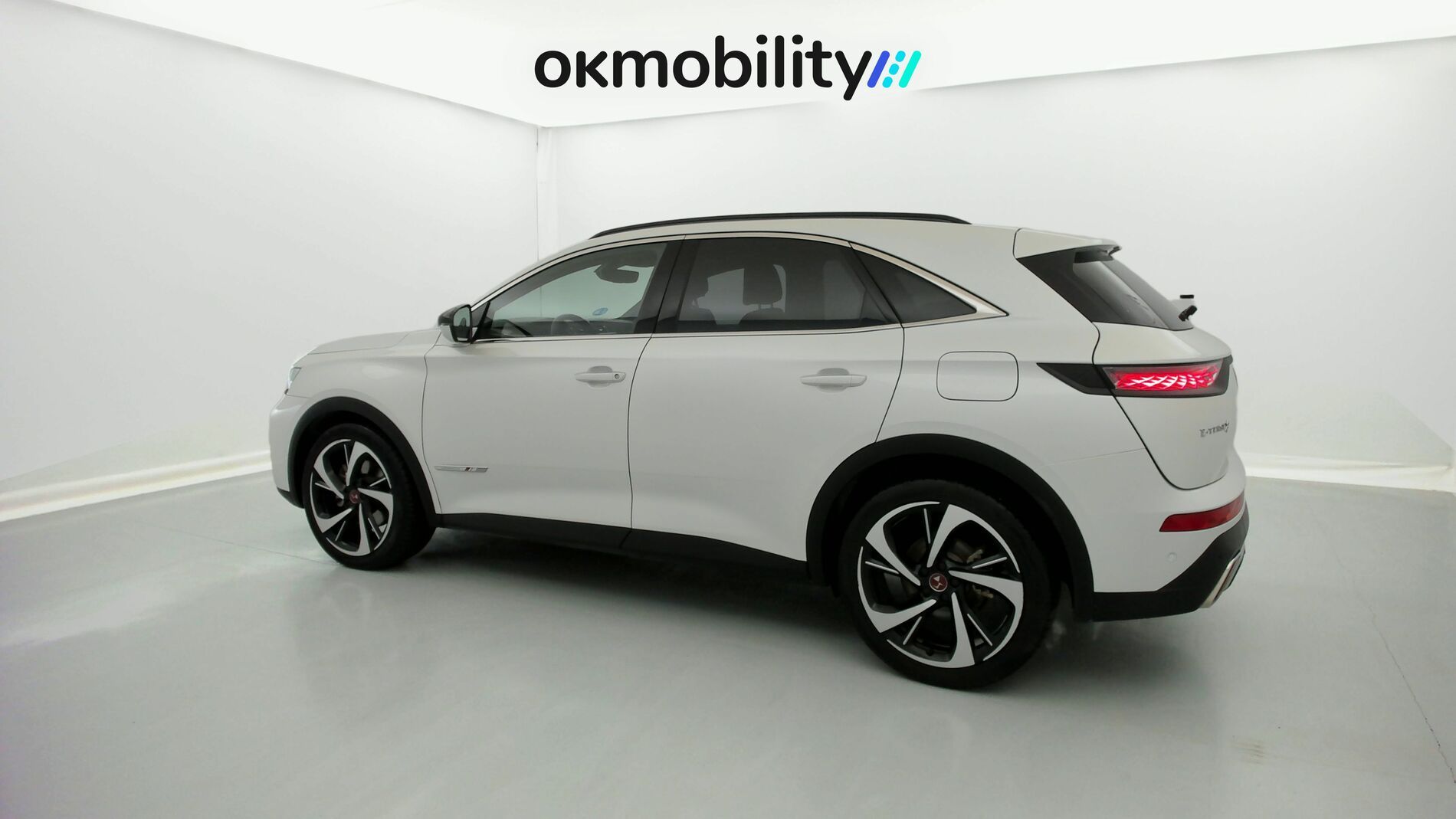 ds ds7 crossback performance line + E-TENSE 300 CA 2022 blanco nacarado 9