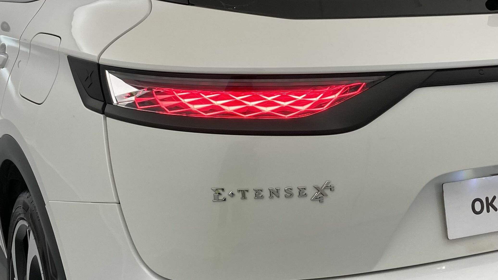 ds ds7 crossback performance line + E-TENSE 300 CA 2022 blanco nacarado 30