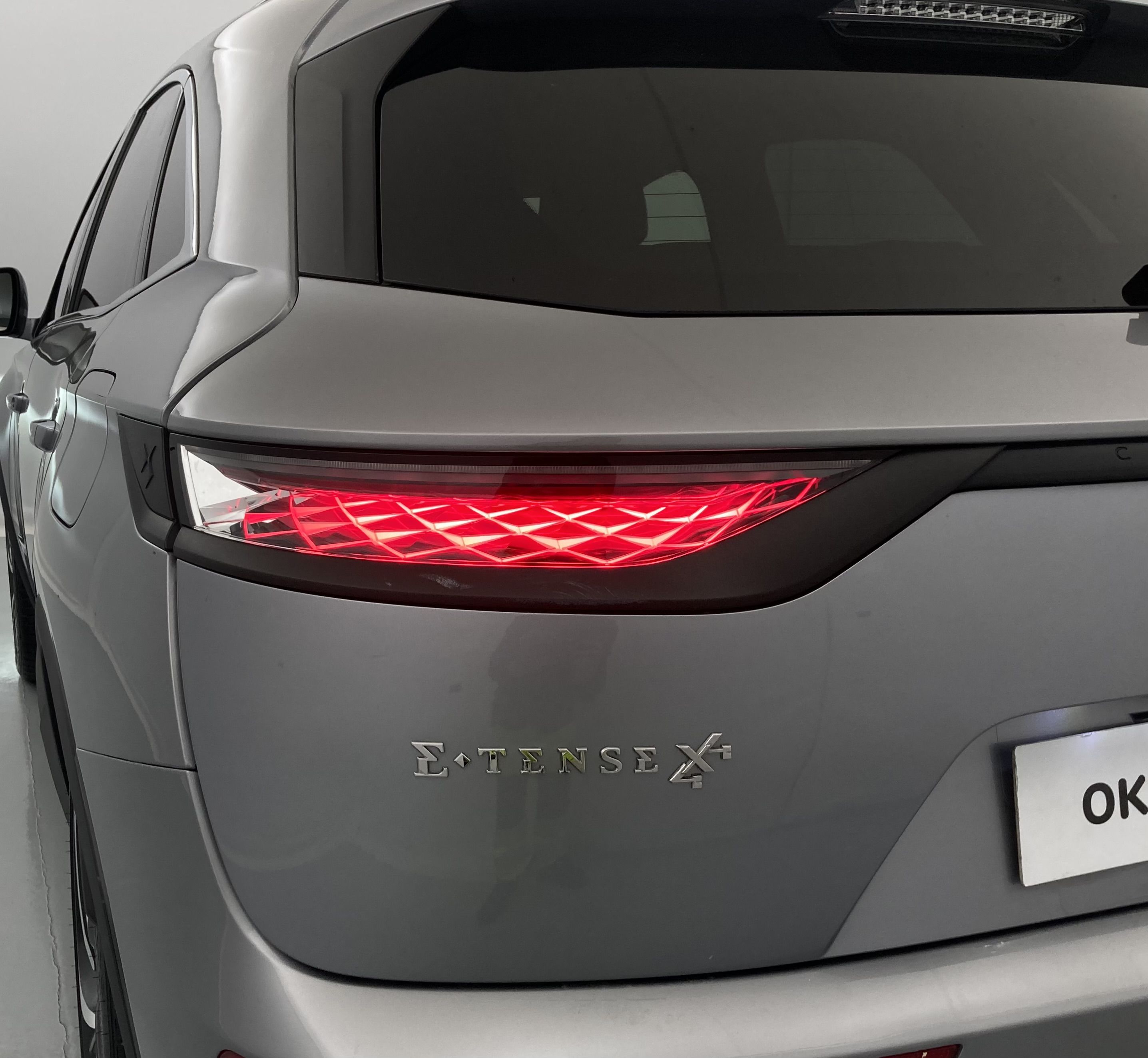 ds ds7 crossback performance line + E-TENSE 300 CA 2022 gris artense 12