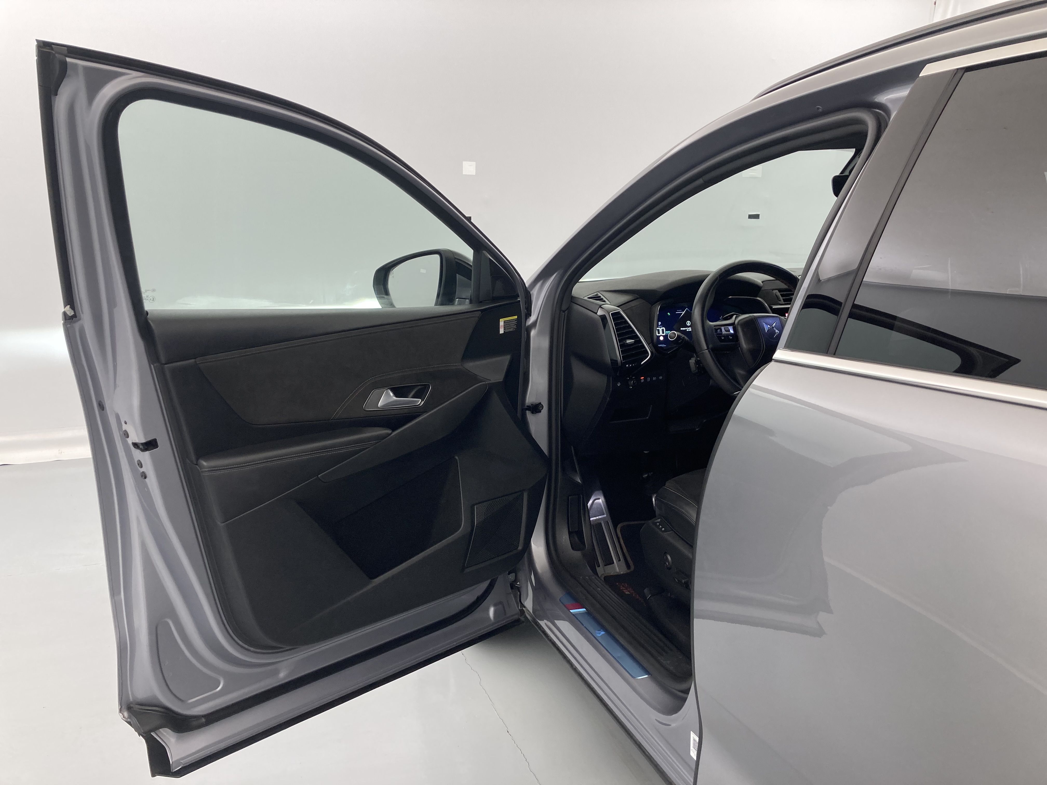 ds ds7 crossback performance line + E-TENSE 300 CA 2022 gris artense 16