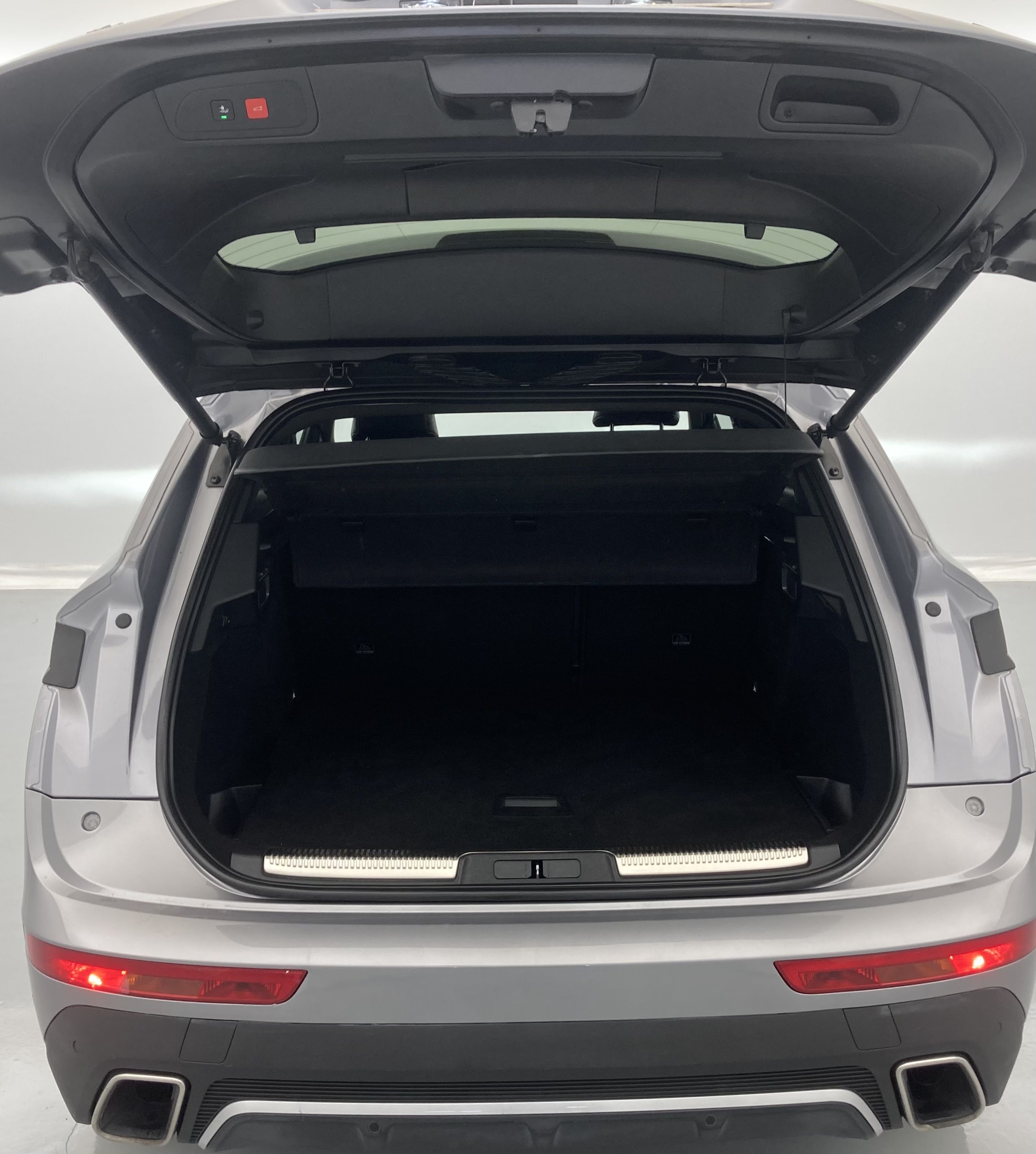 ds ds7 crossback performance line + E-TENSE 300 CA 2022 gris artense 19