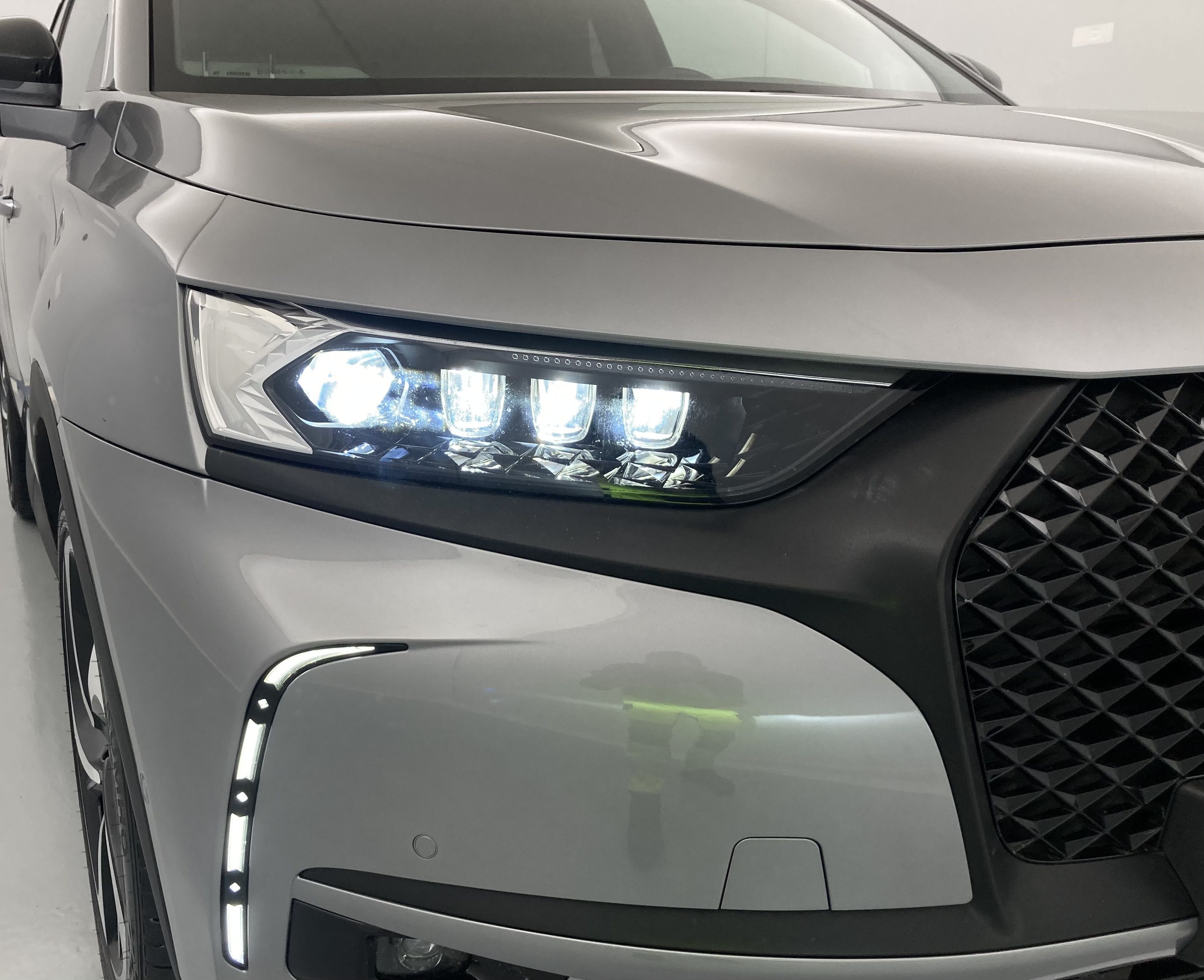 ds ds7 crossback performance line + E-TENSE 300 CA 2022 gris artense 32