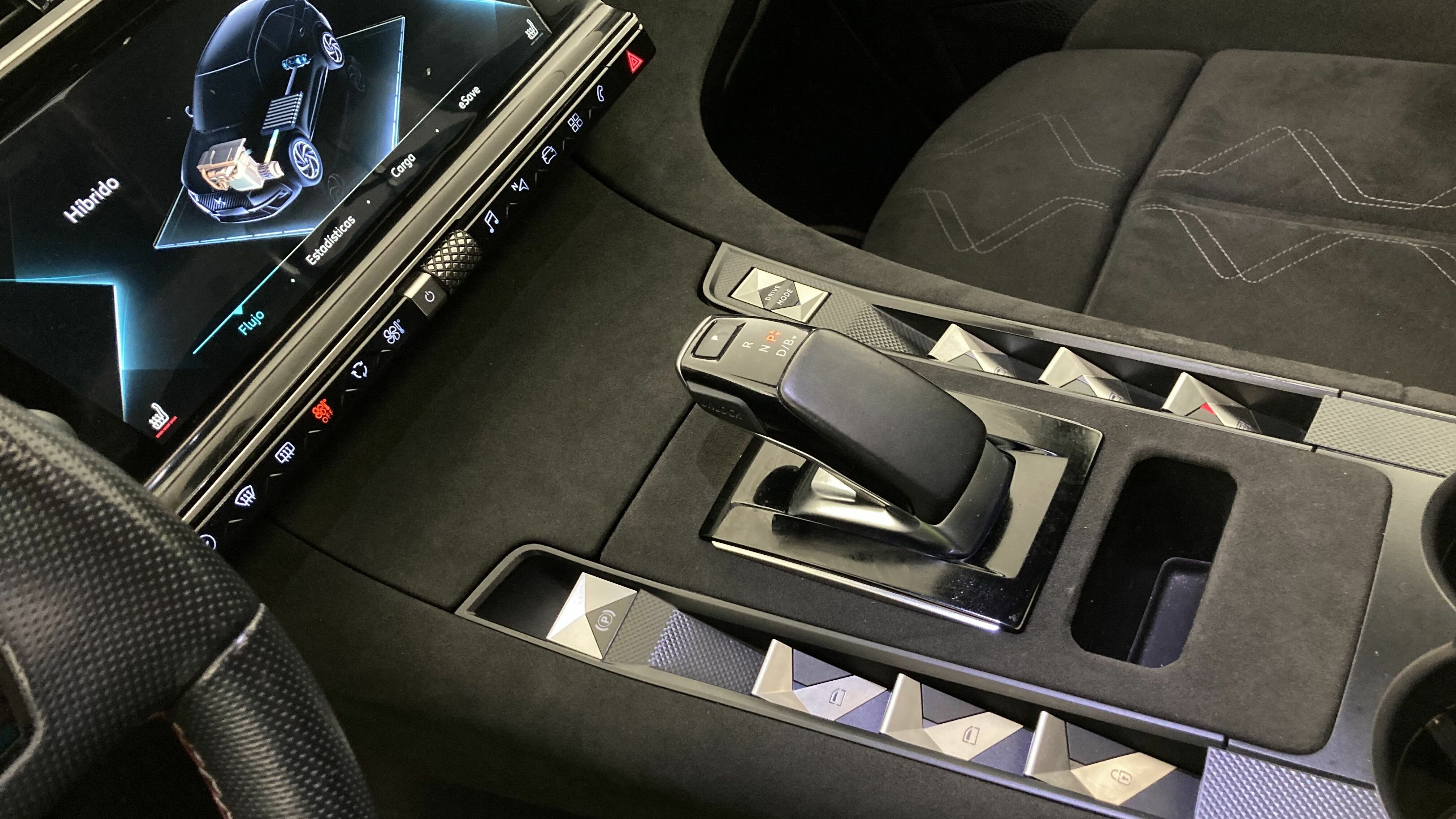 ds ds7 crossback performance line + E-TENSE 300 CA 2022 blanco nacarado 20