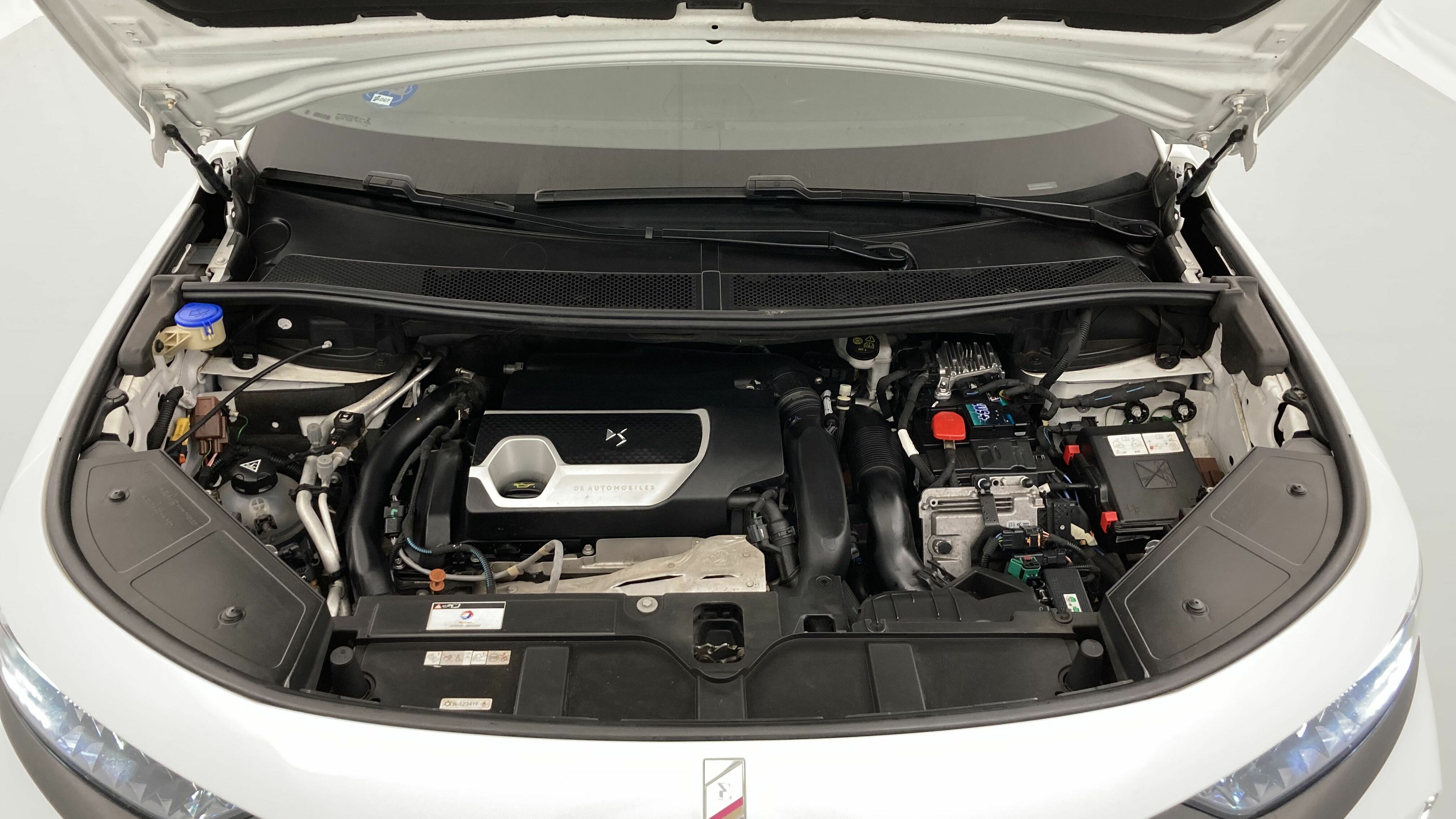 ds ds7 crossback performance line + E-TENSE 300 CA 2022 blanco nacarado 25