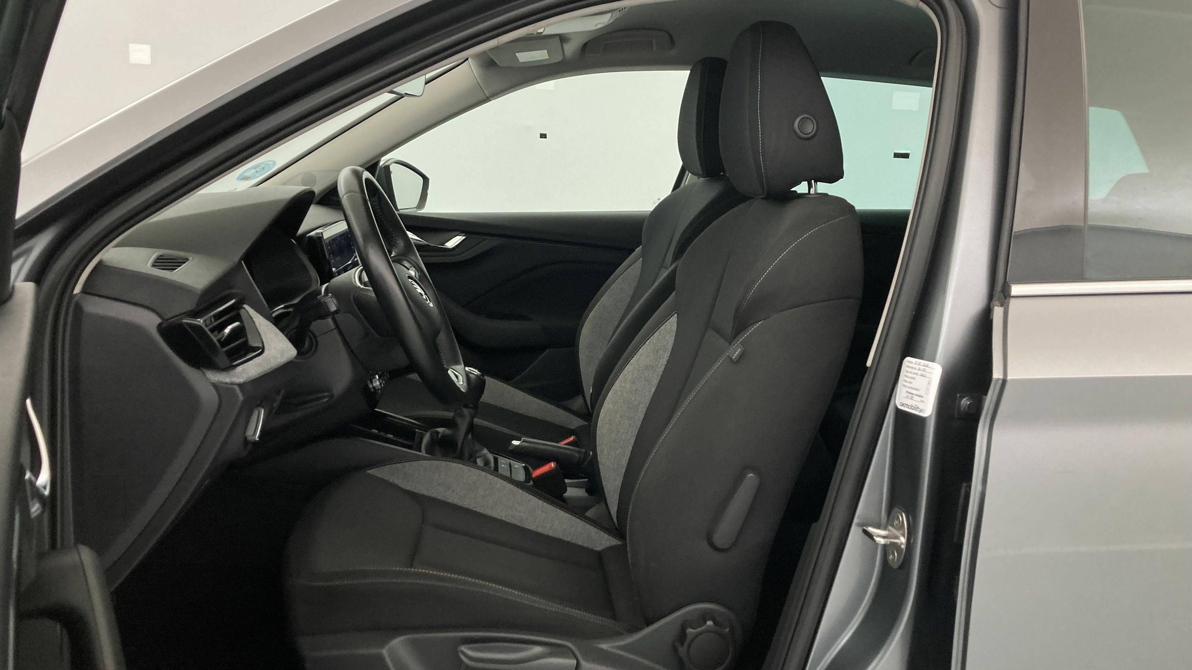 skoda kamiq selection 1.0 TSI 115 2024 gris graphite 14