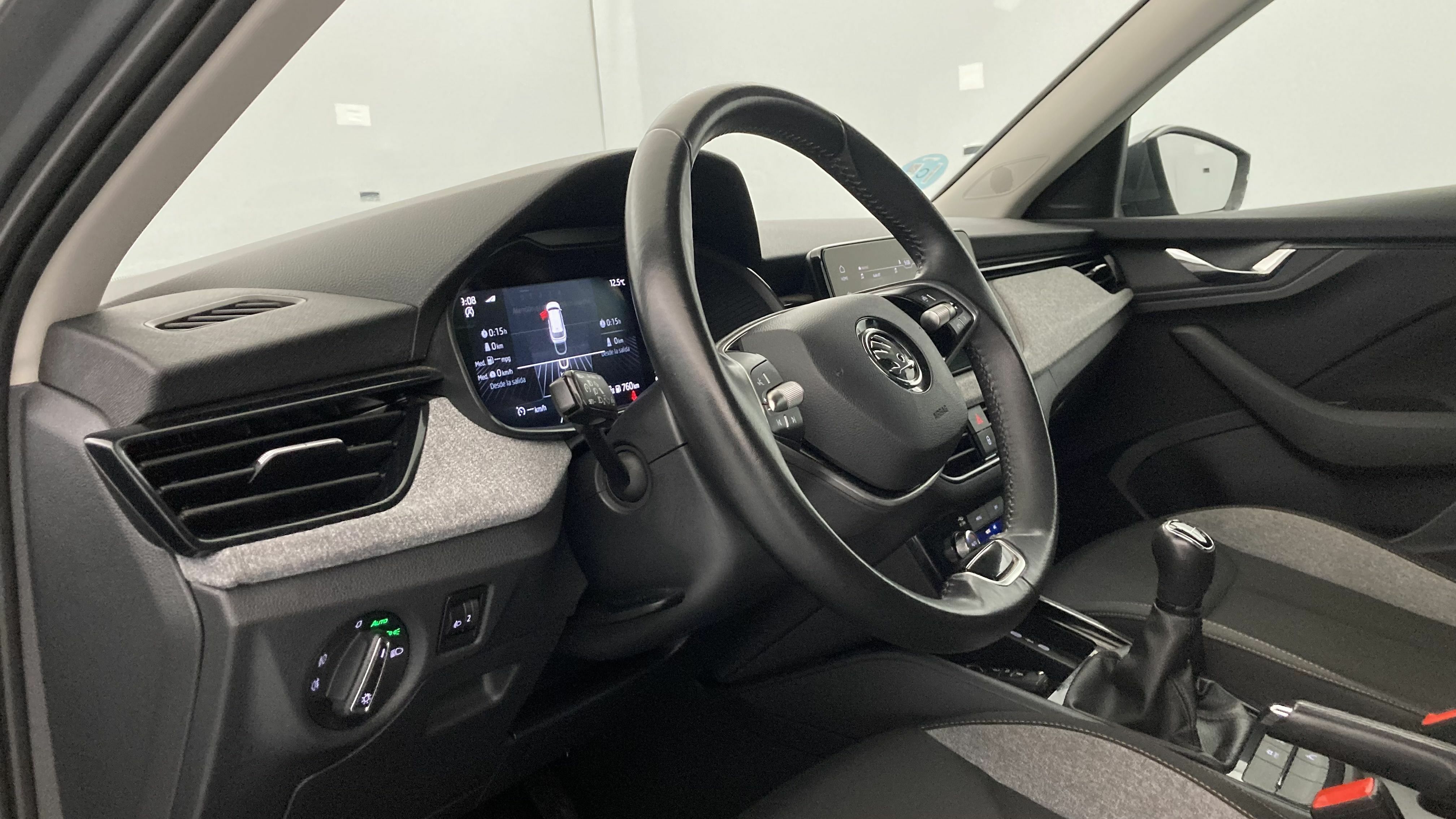 skoda kamiq selection 1.0 TSI 115 2024 gris graphite 15