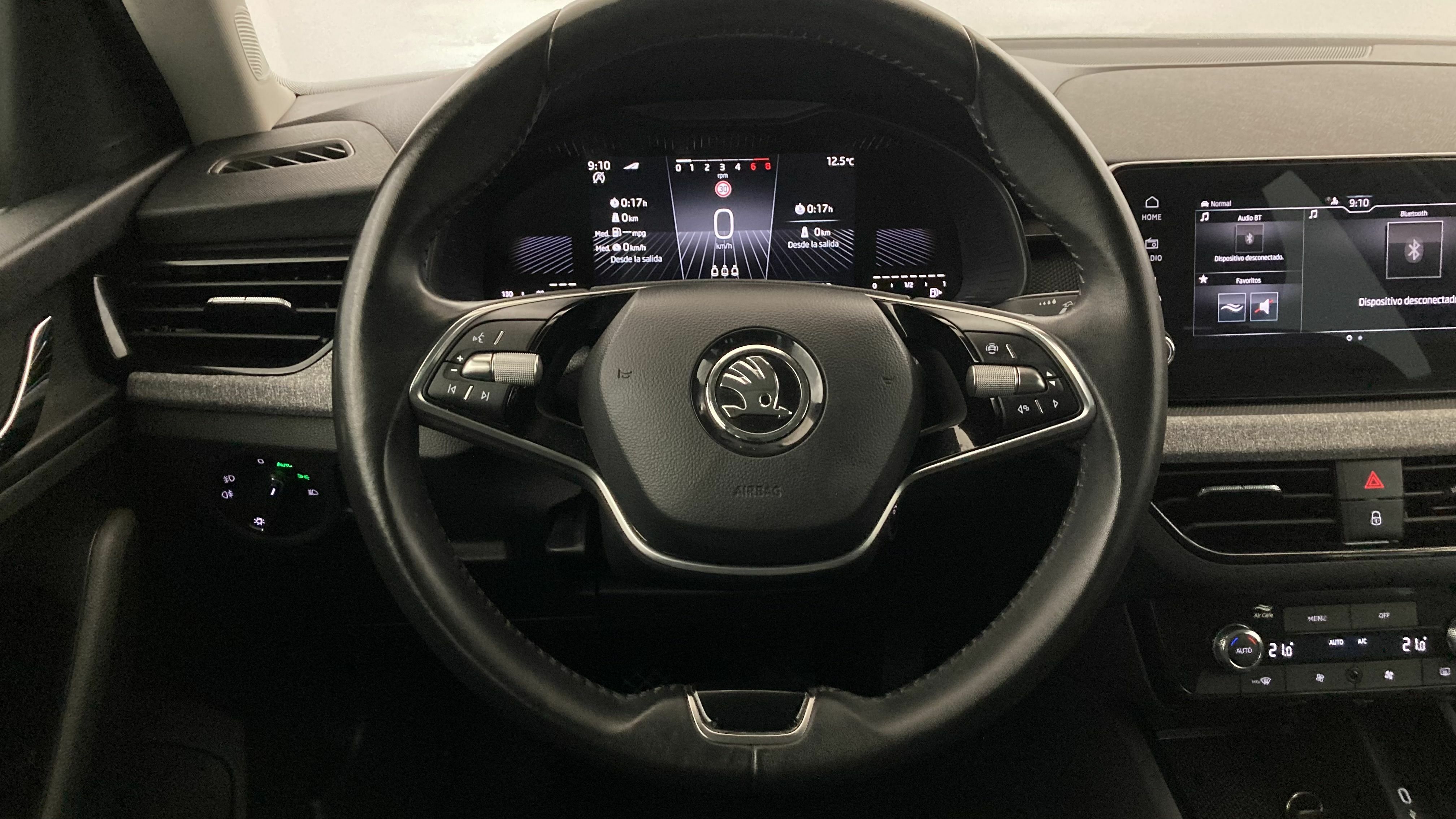 skoda kamiq selection 1.0 TSI 115 2024 gris graphite 17