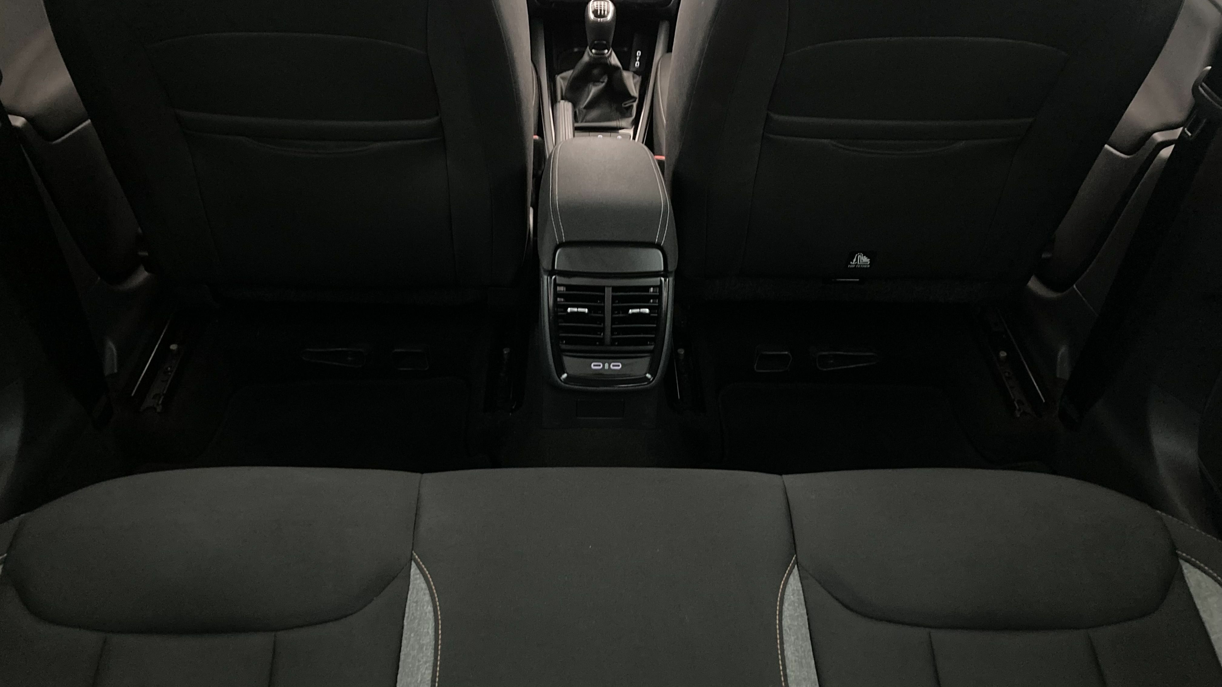 skoda kamiq selection 1.0 TSI 115 2024 gris graphite 22