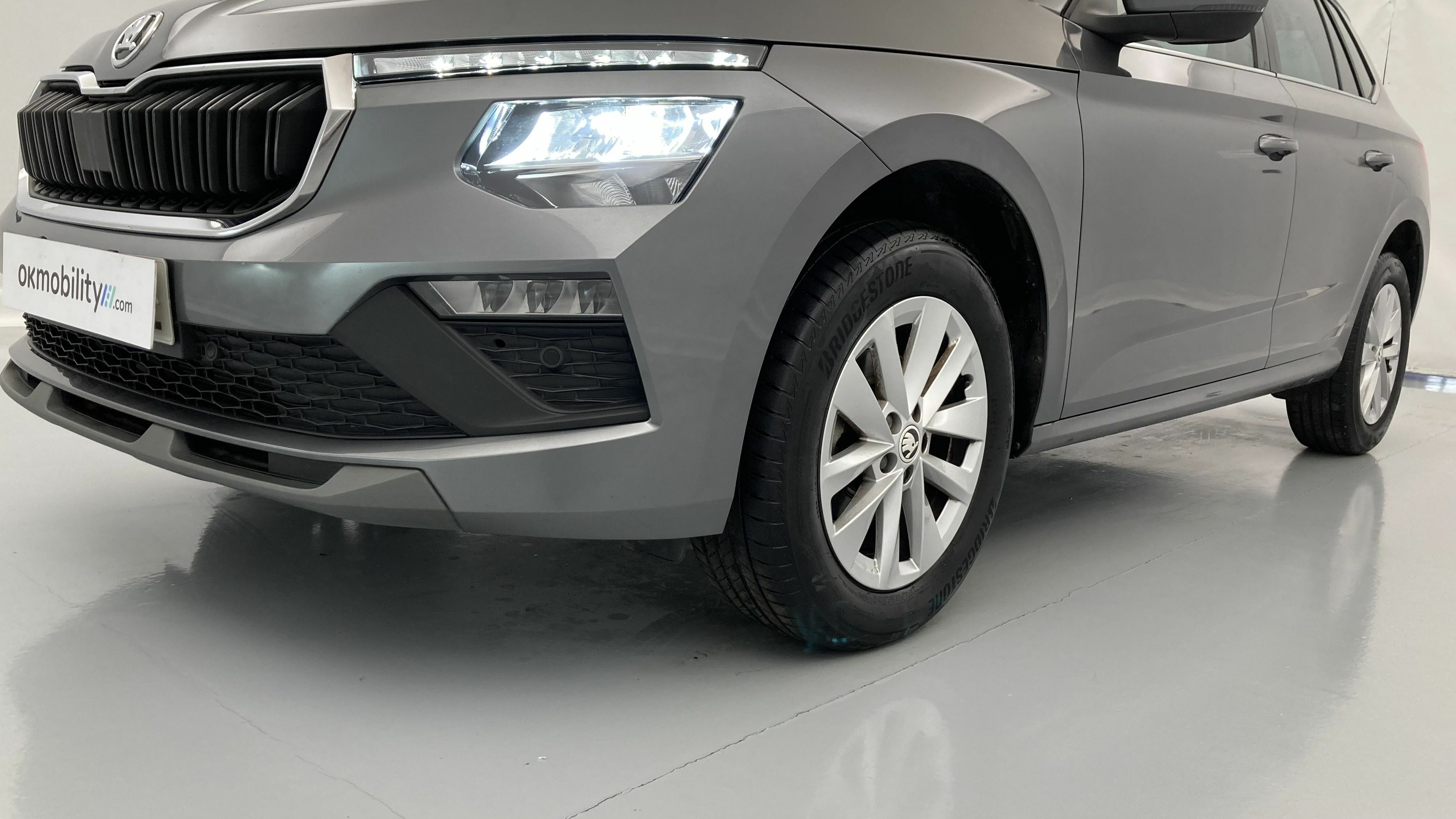 skoda kamiq selection 1.0 TSI 115 2024 gris graphite 26