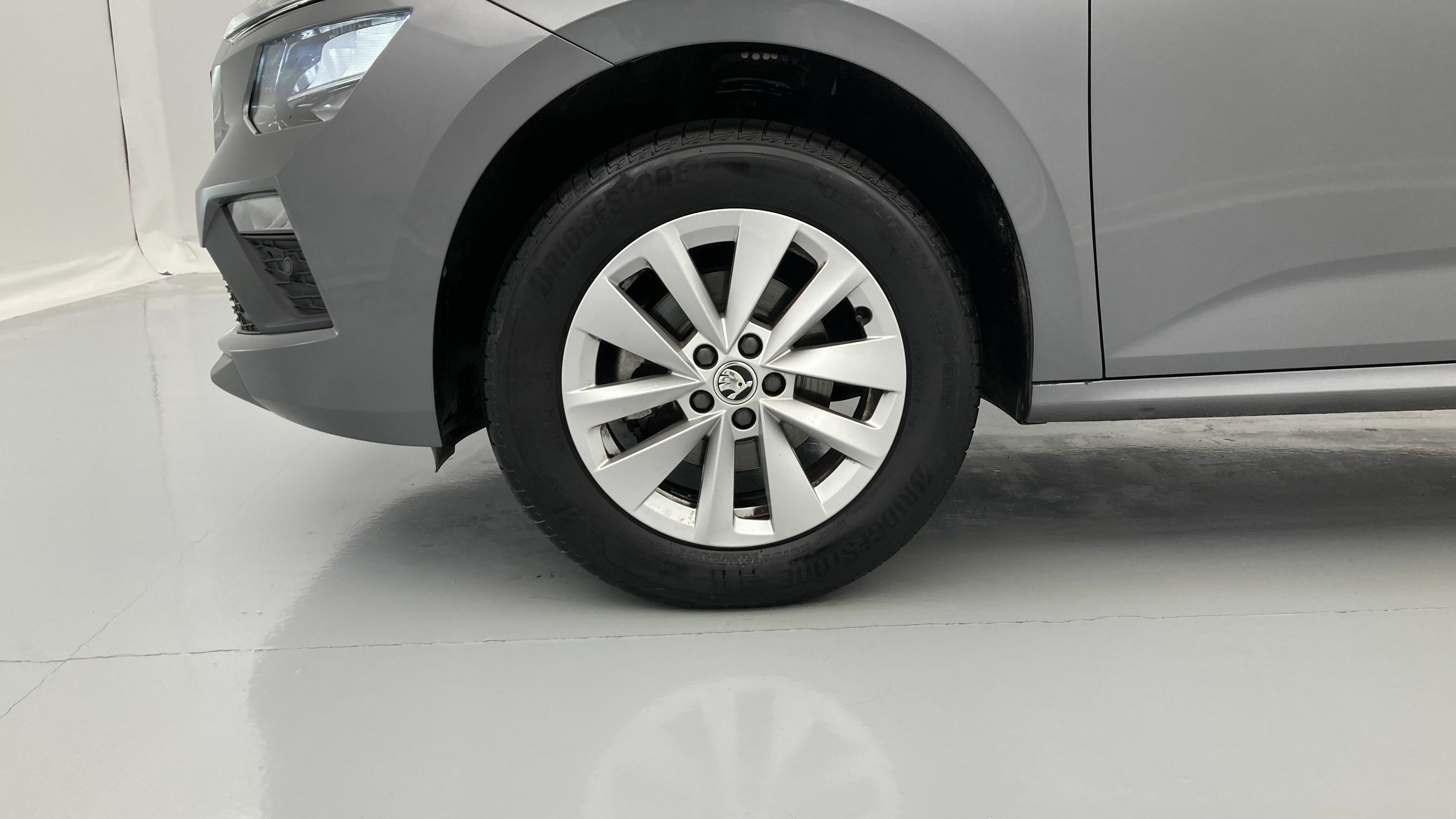 skoda kamiq selection 1.0 TSI 115 2024 gris graphite 27