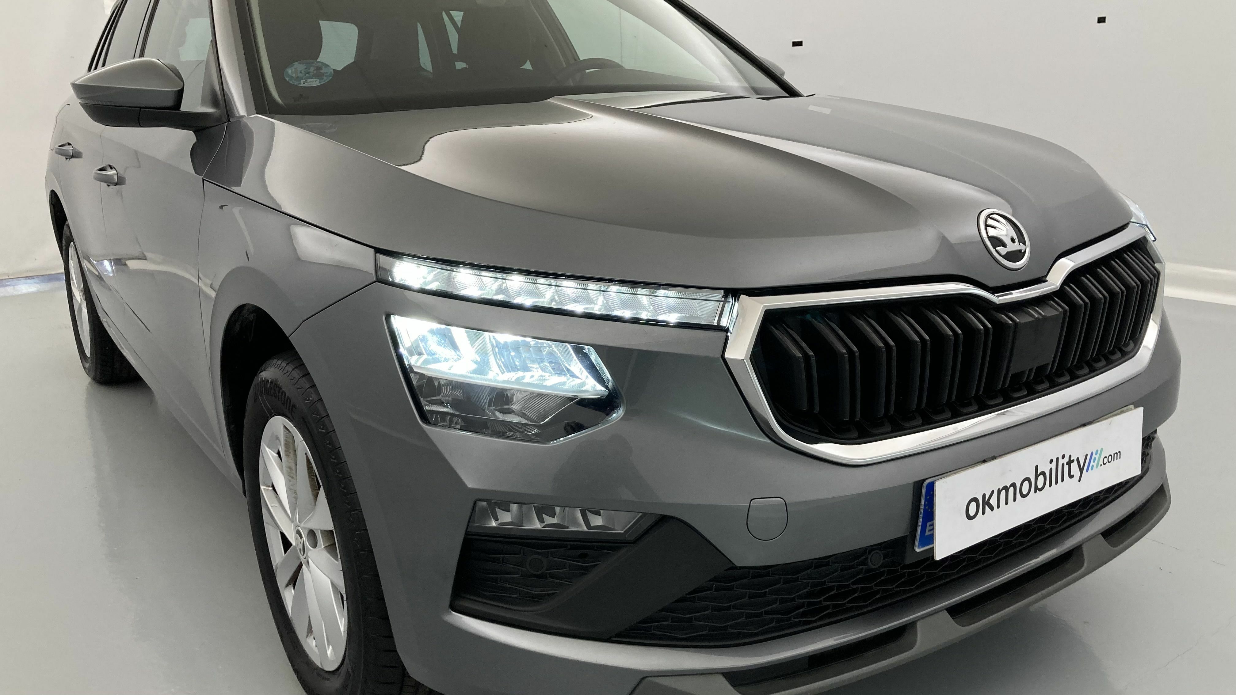 skoda kamiq selection 1.0 TSI 115 2024 gris graphite 29
