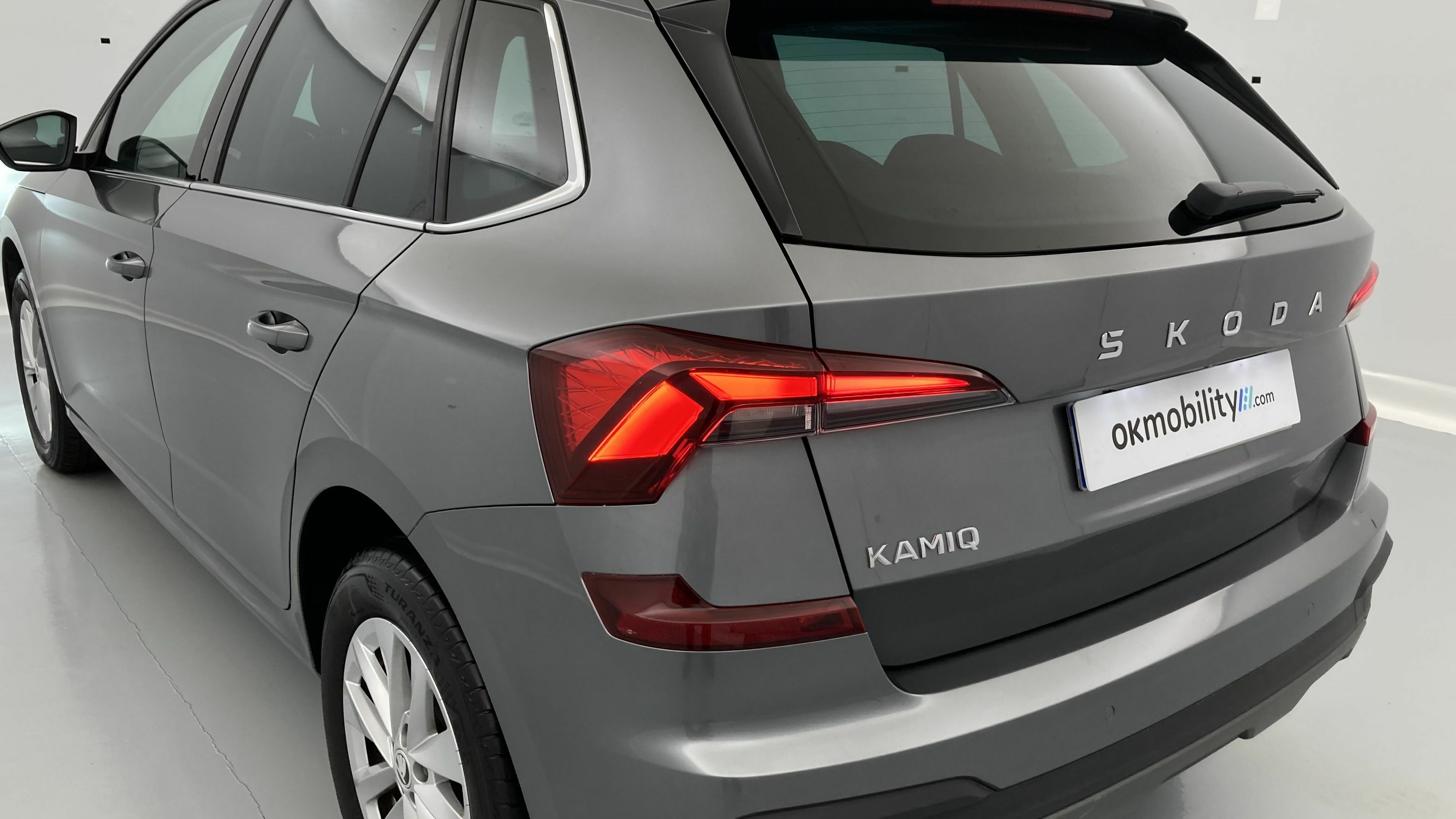 skoda kamiq selection 1.0 TSI 115 2024 gris graphite 30