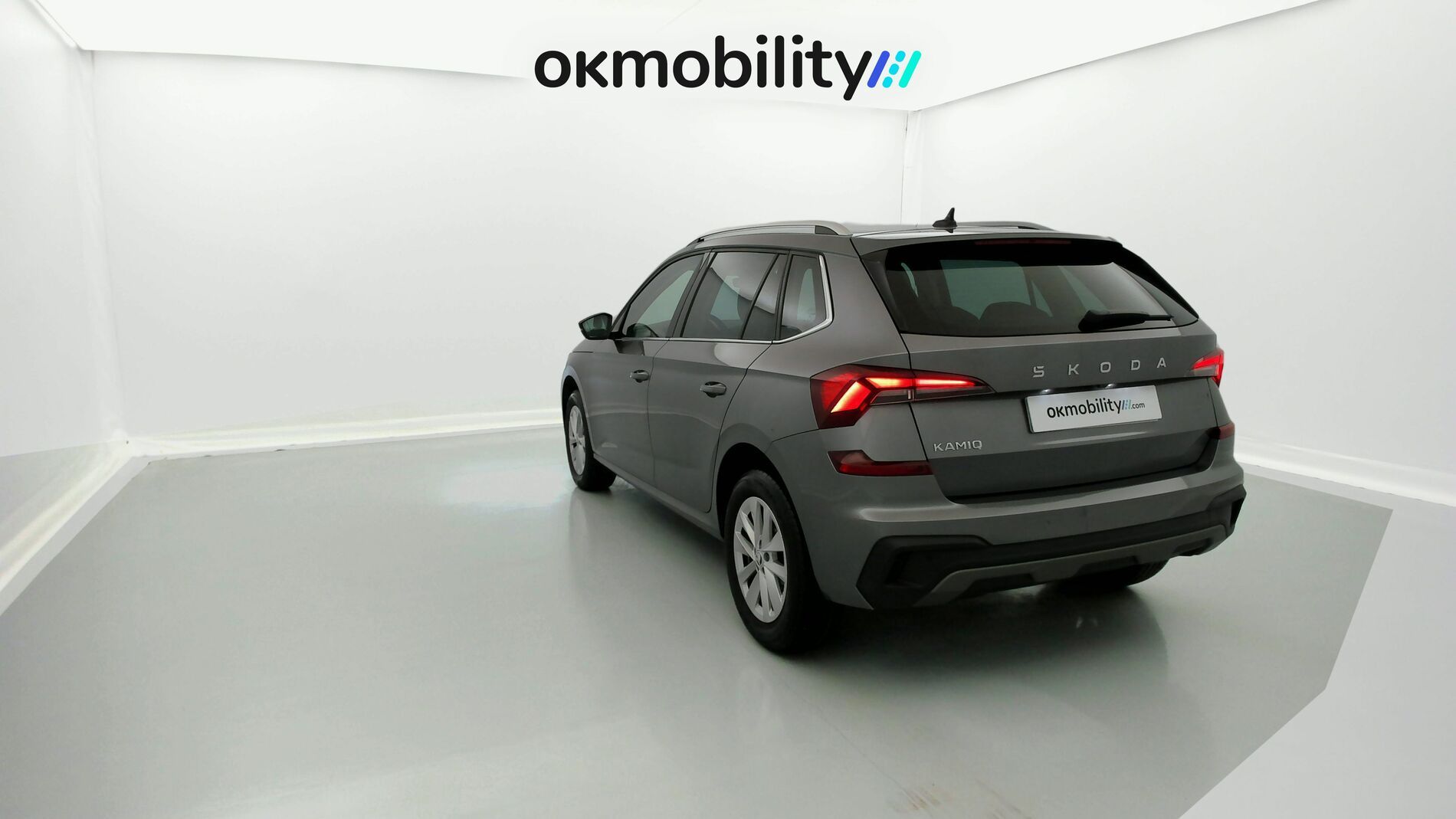 skoda kamiq selection 1.0 TSI 115 2024 gris graphite 9