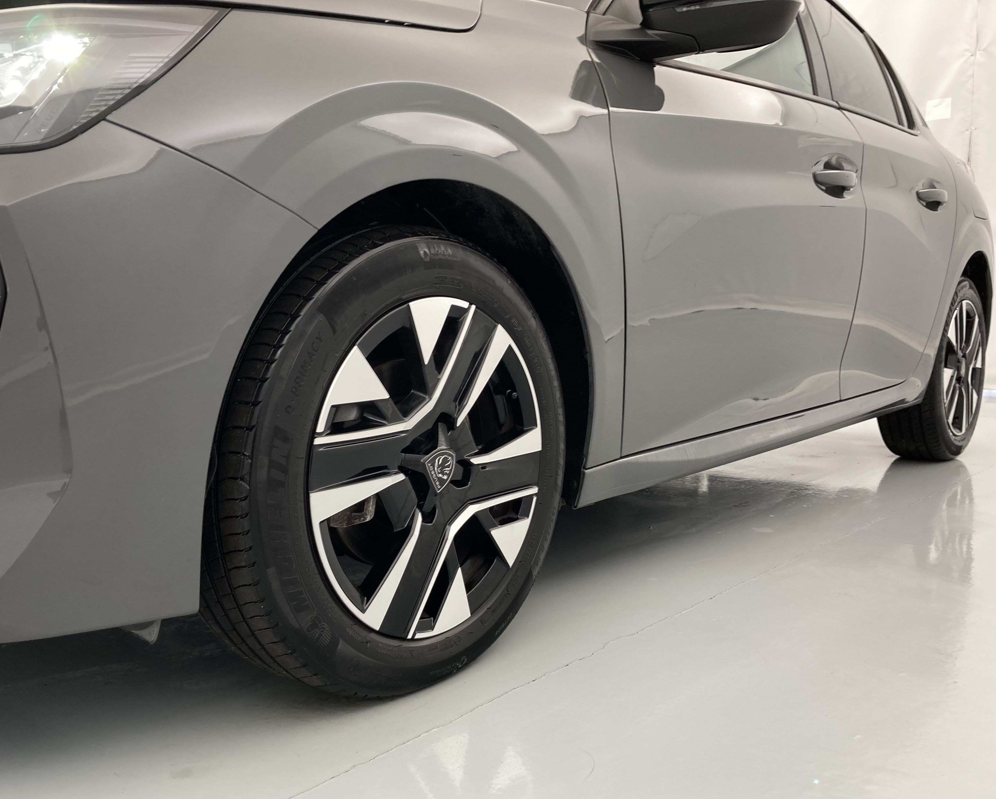 peugeot 208 allure 1.2 PURETECH 100 2024 grigio selenium 26