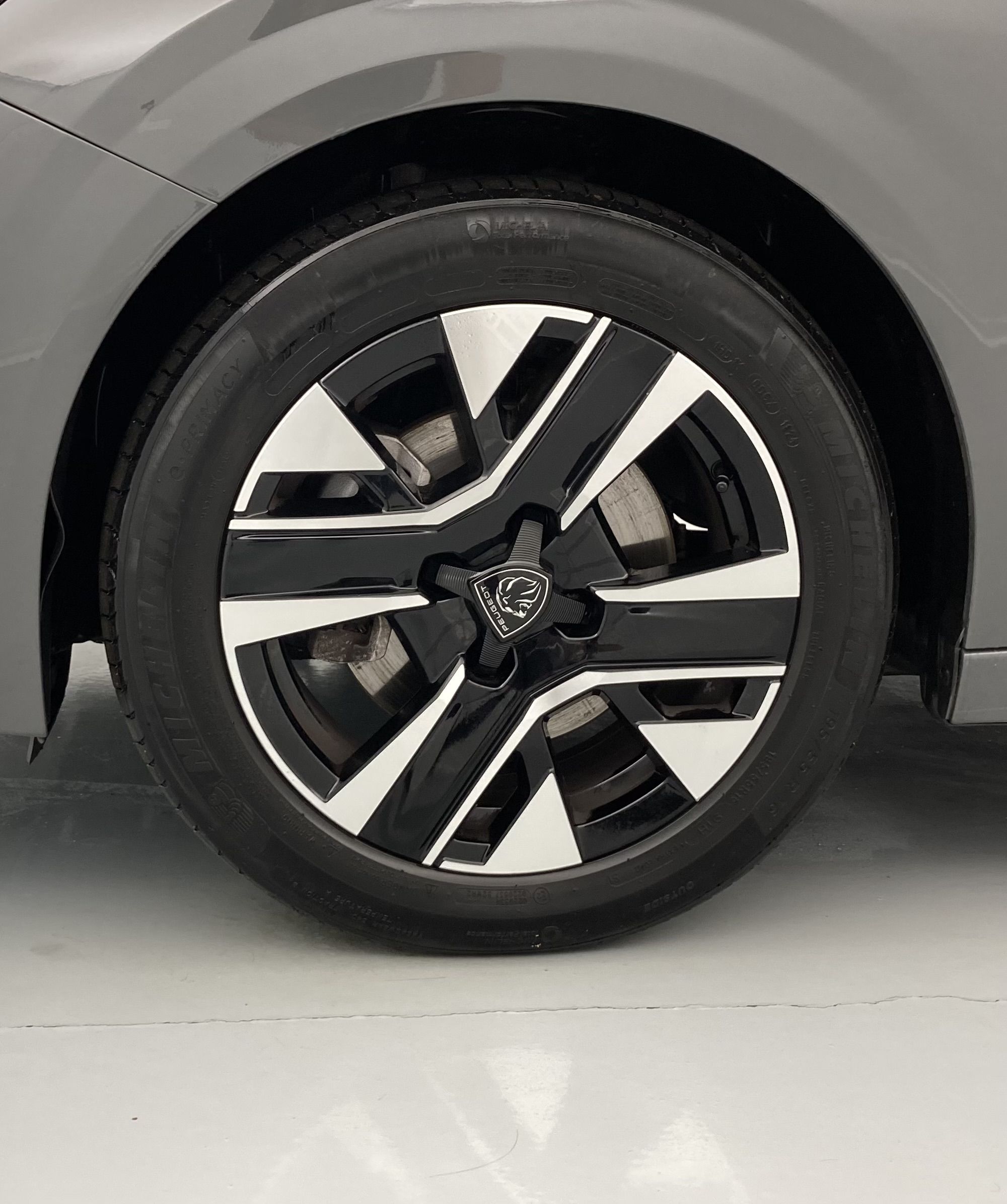 peugeot 208 allure 1.2 PURETECH 100 2024 grigio selenium 28