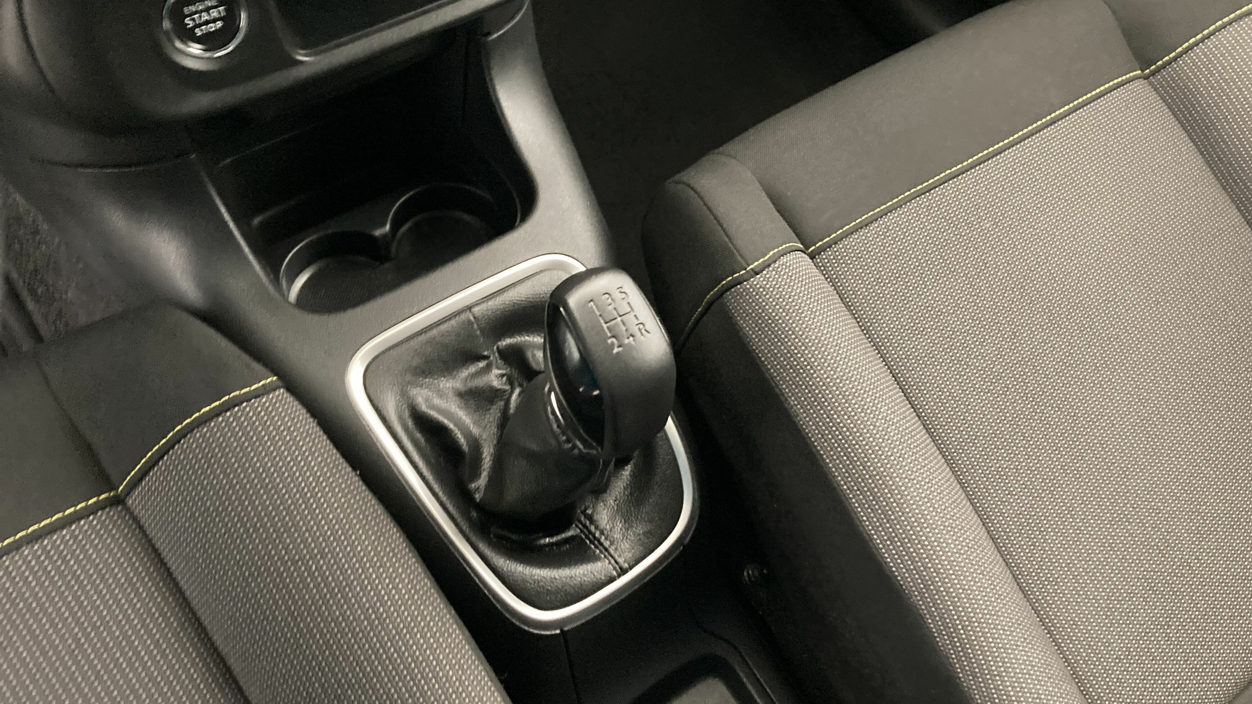 citroen c3 shine 1.2 PURETECH 110 EAT 2022 gris platino/negro 16