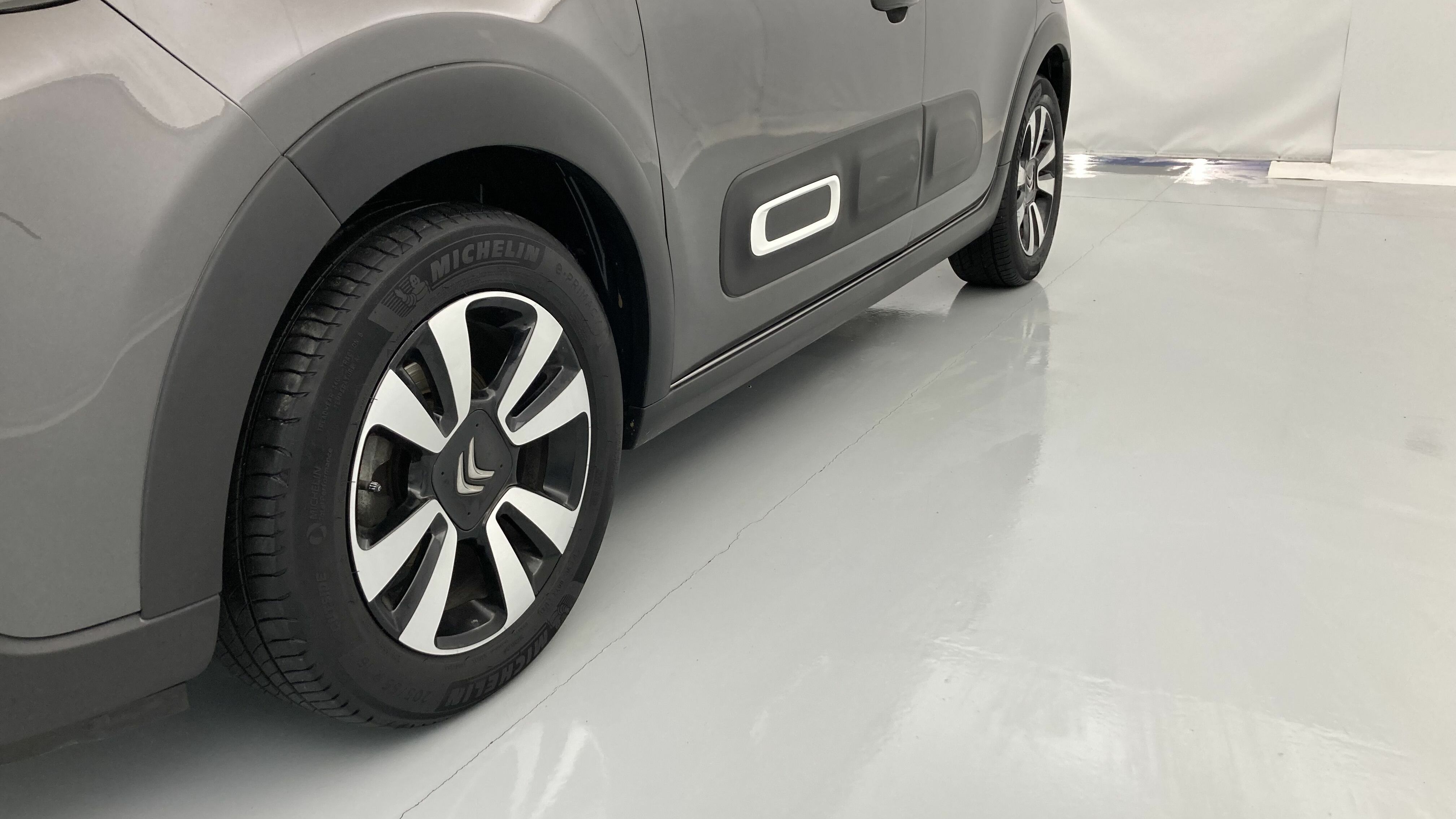 citroen c3 shine 1.2 PURETECH 110 EAT 2022 gris platino/negro 20