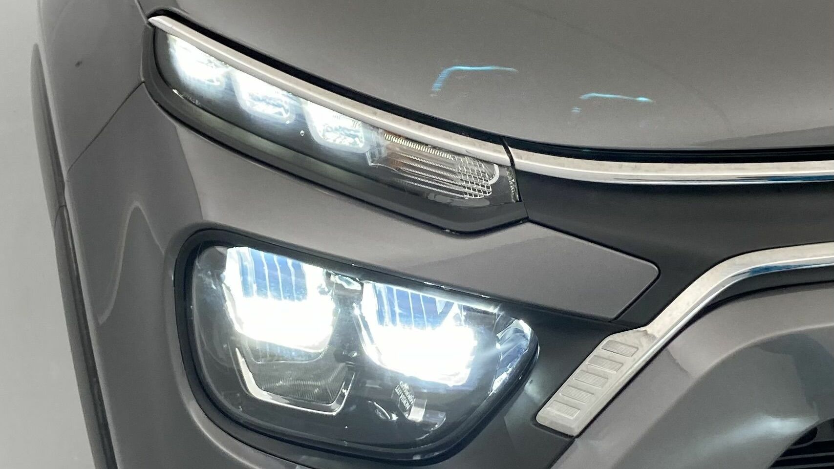 citroen c3 shine 1.2 PURETECH 110 EAT 2022 gris platino/negro 23