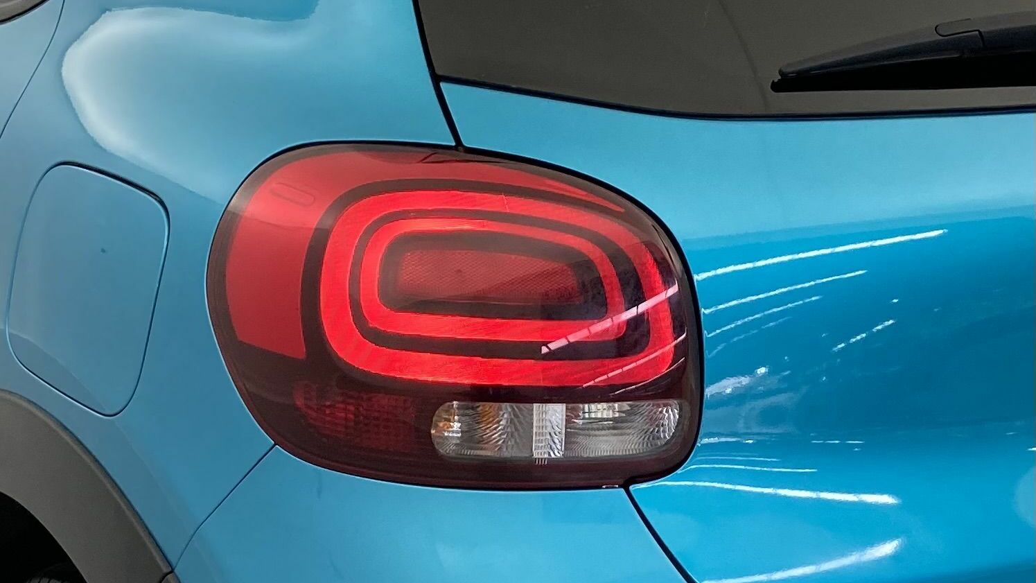citroen c3 shine 1.2 PURETECH 110 EAT 2022 azul spring/negro 30