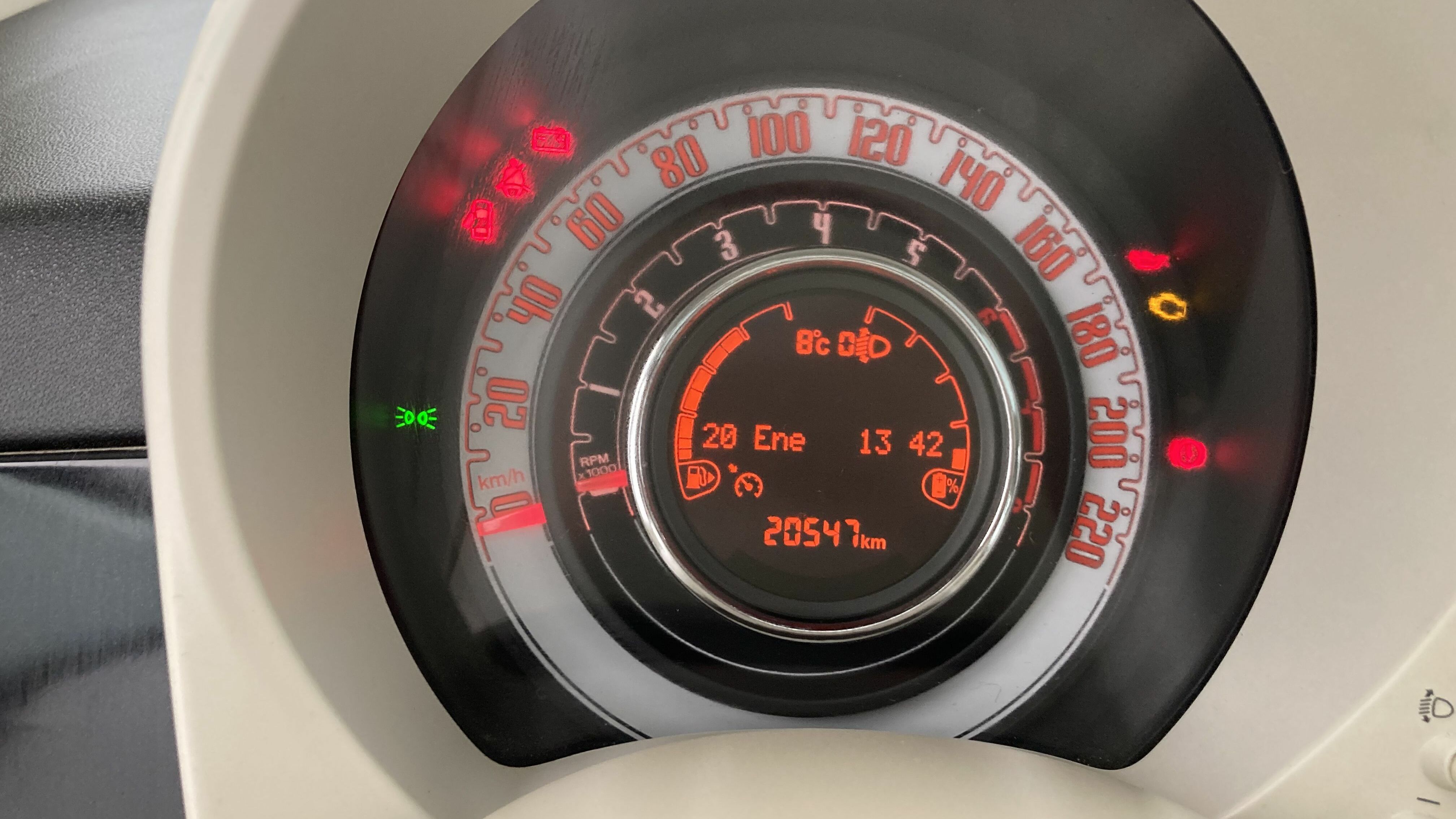 fiat 500 dolcevita 1.0 HYBRID 70 MHEV 2022 vesuvio schwarz metallic 13