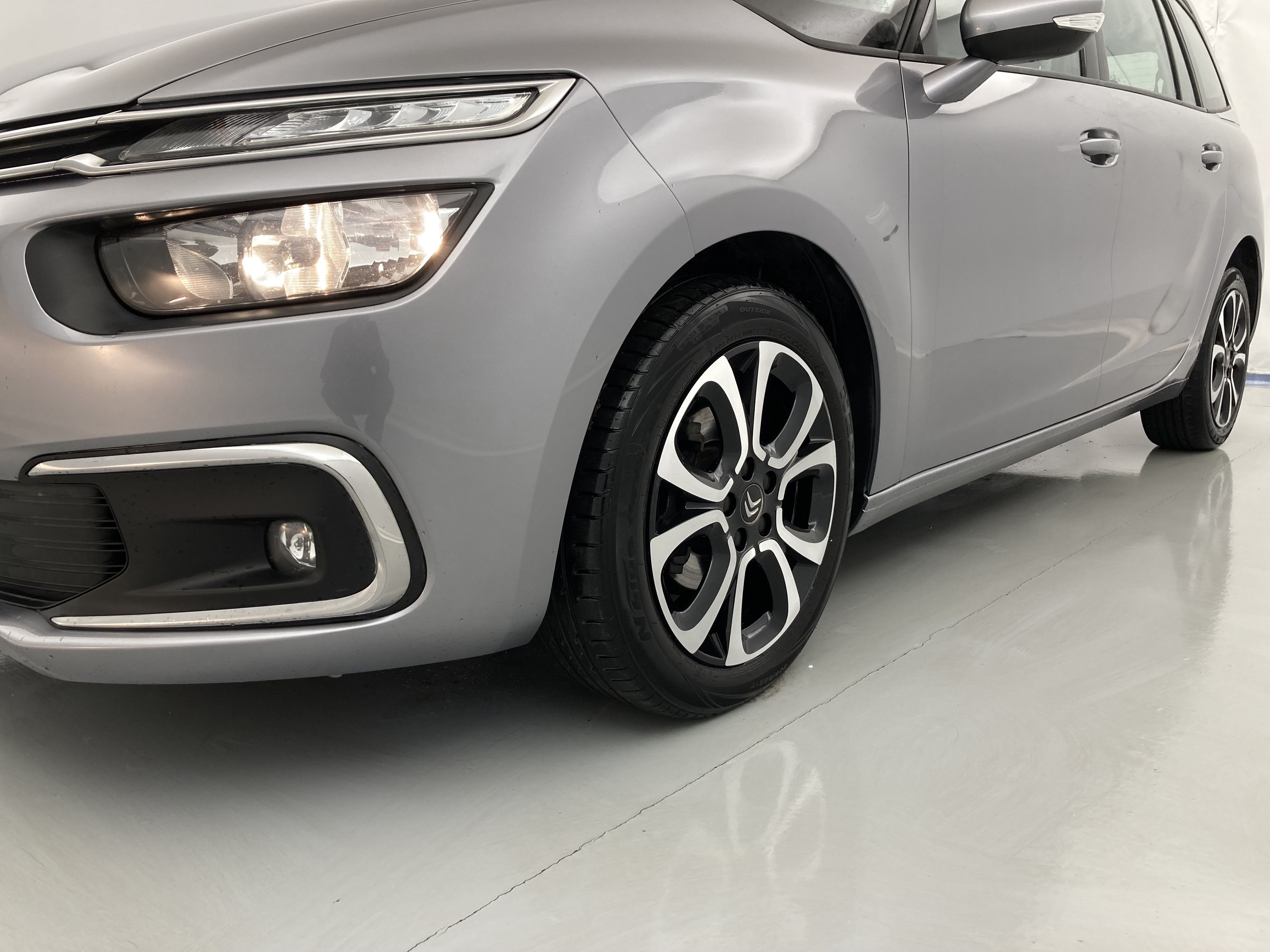 citroen c4 grand spacetourer c series 1.2 PURETECH 130 EAT 2022 gris 26