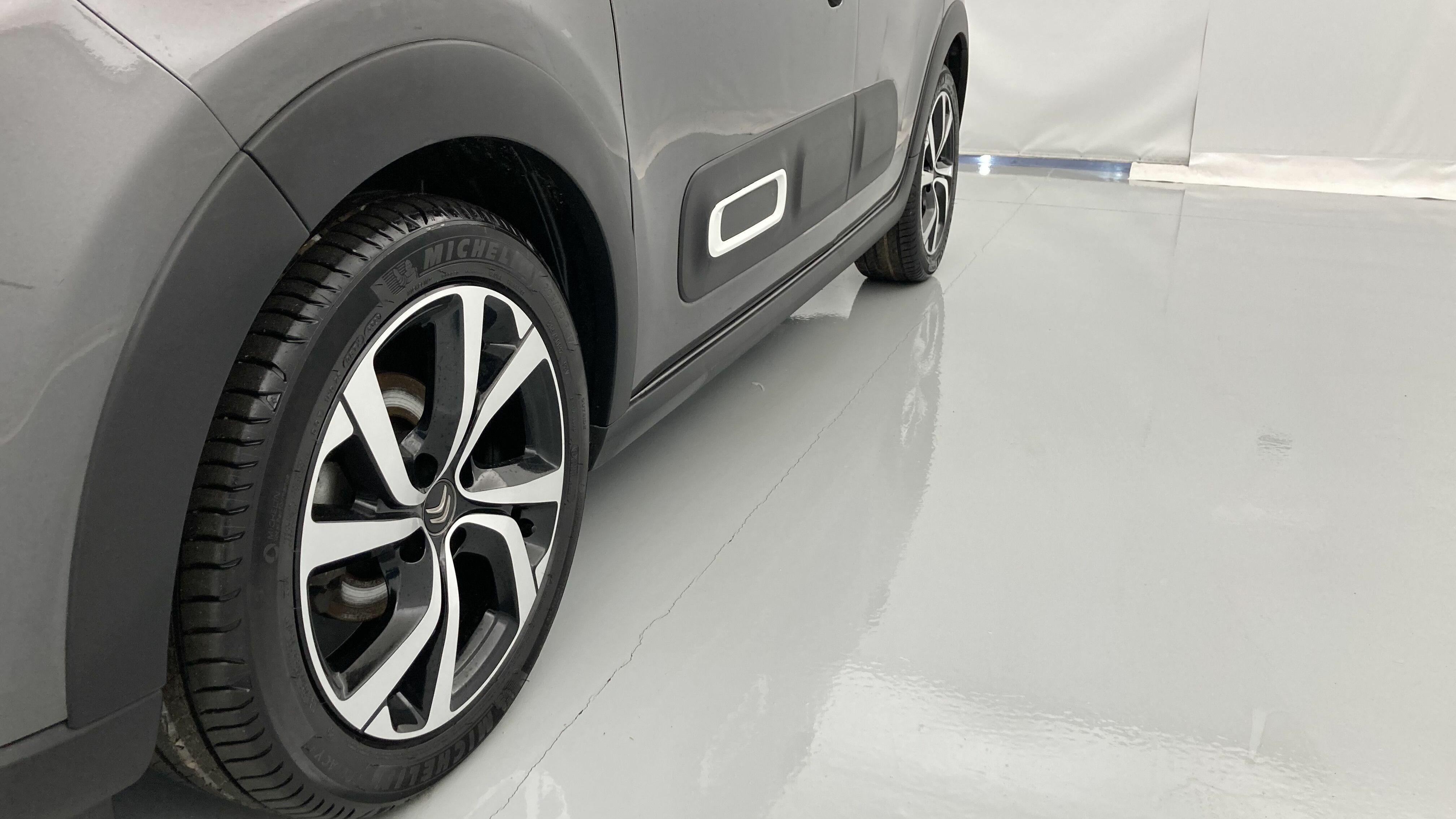 citroen c3 shine 1.2 PURETECH 110 EAT 2022 gris acero/negro 19