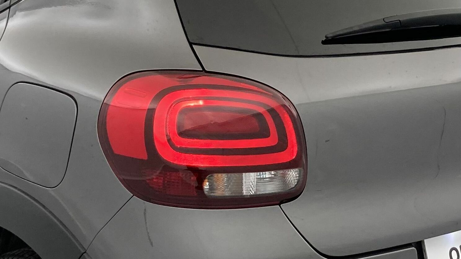 citroen c3 shine 1.2 PURETECH 110 EAT 2022 gris acero/negro 23