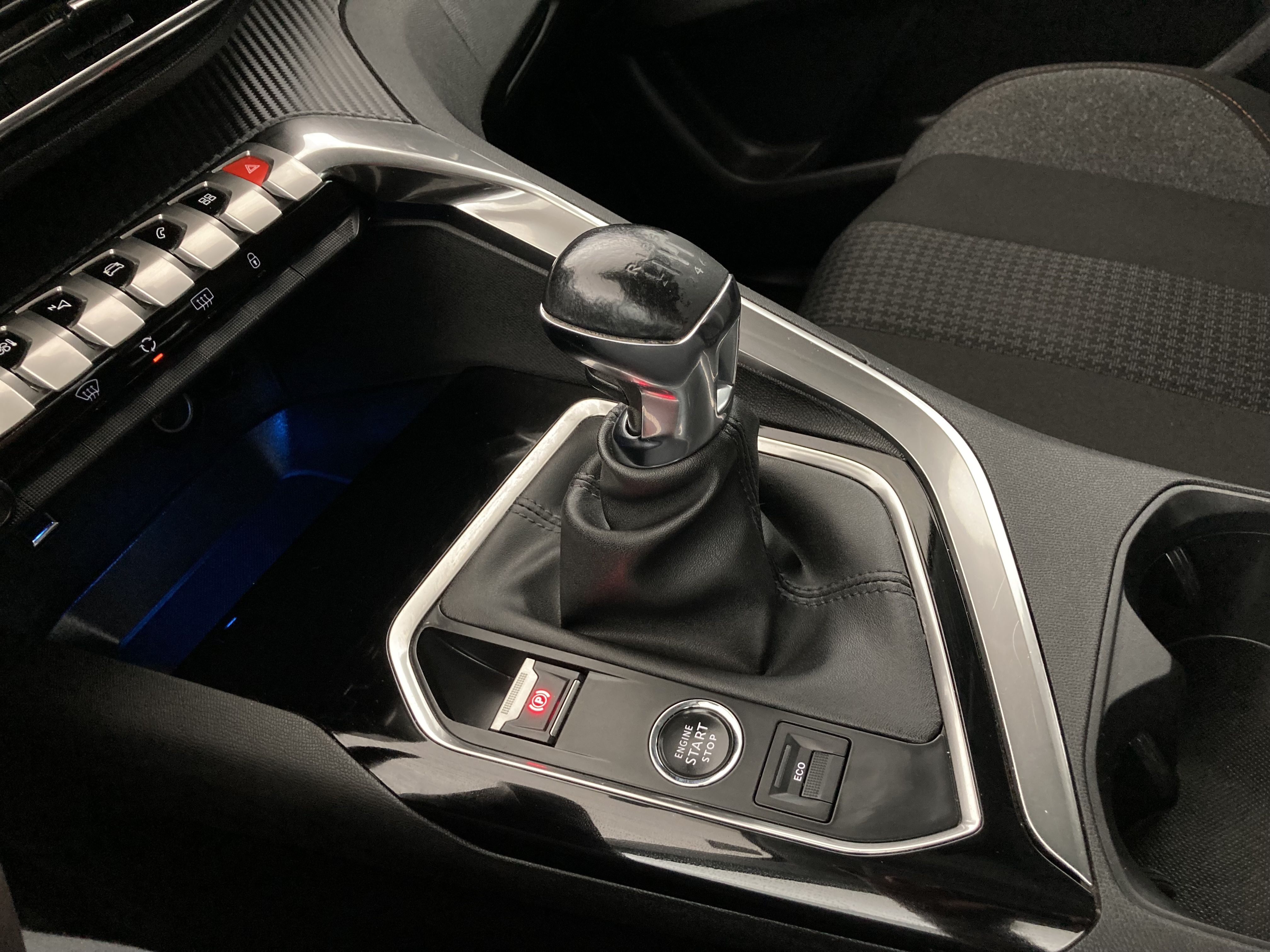 peugeot 3008 active pack 1.5 BLUEHDI 130 2022 blanco nacarado 14