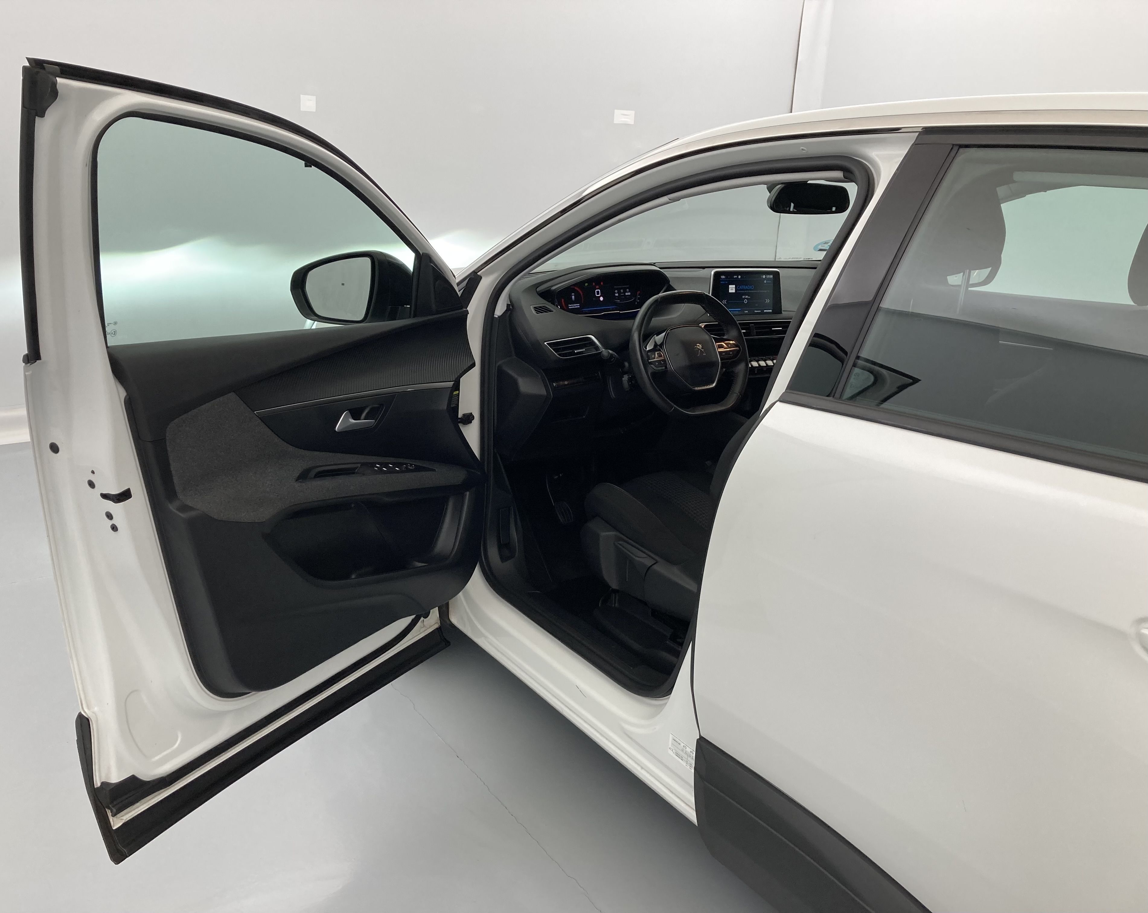 peugeot 3008 active pack 1.5 BLUEHDI 130 2022 blanco nacarado 21