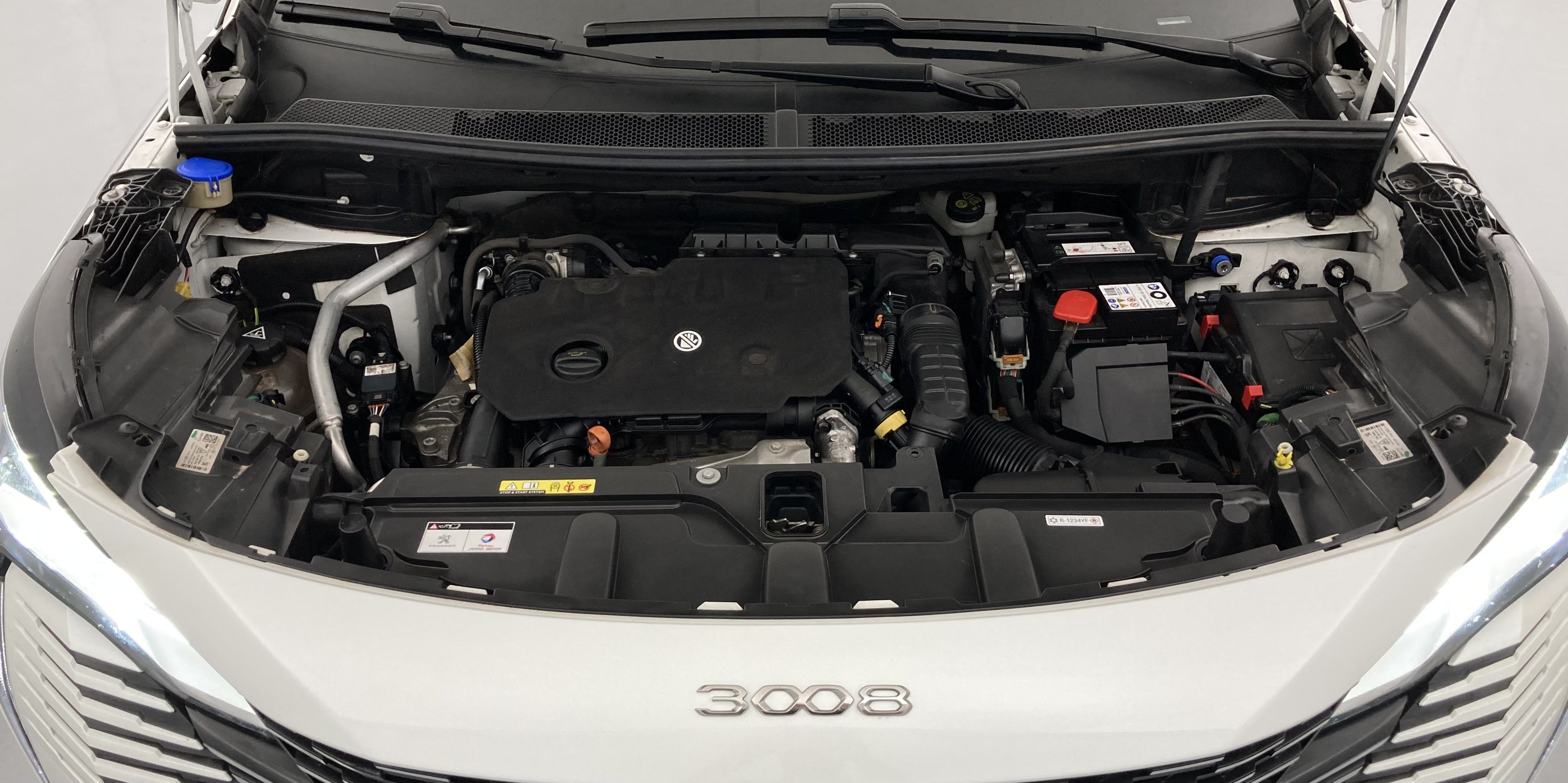 peugeot 3008 active pack 1.5 BLUEHDI 130 2022 blanco nacarado 25