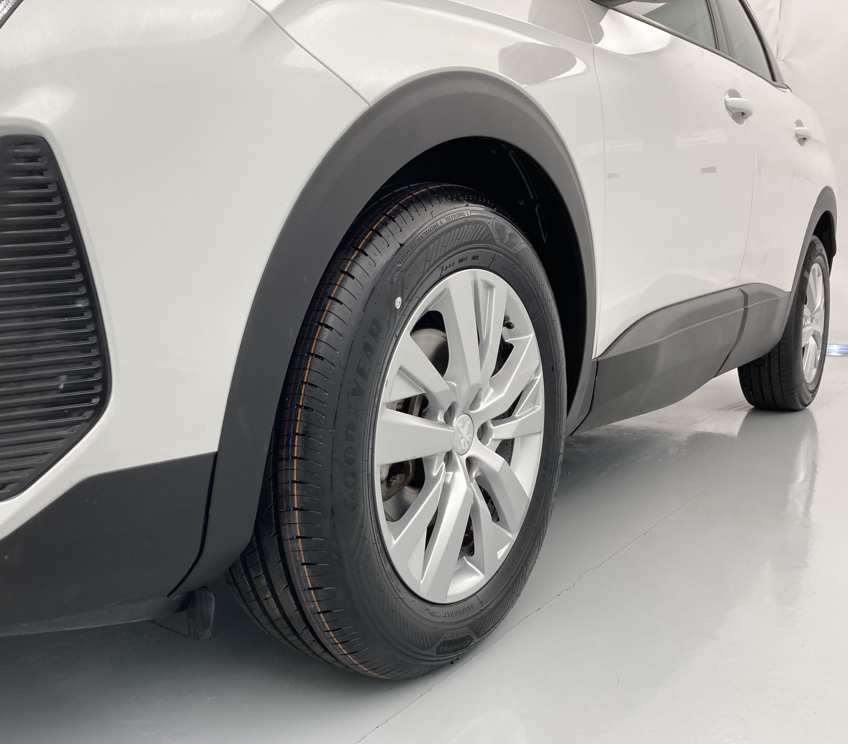 peugeot 3008 active pack 1.5 BLUEHDI 130 2022 blanco nacarado 28