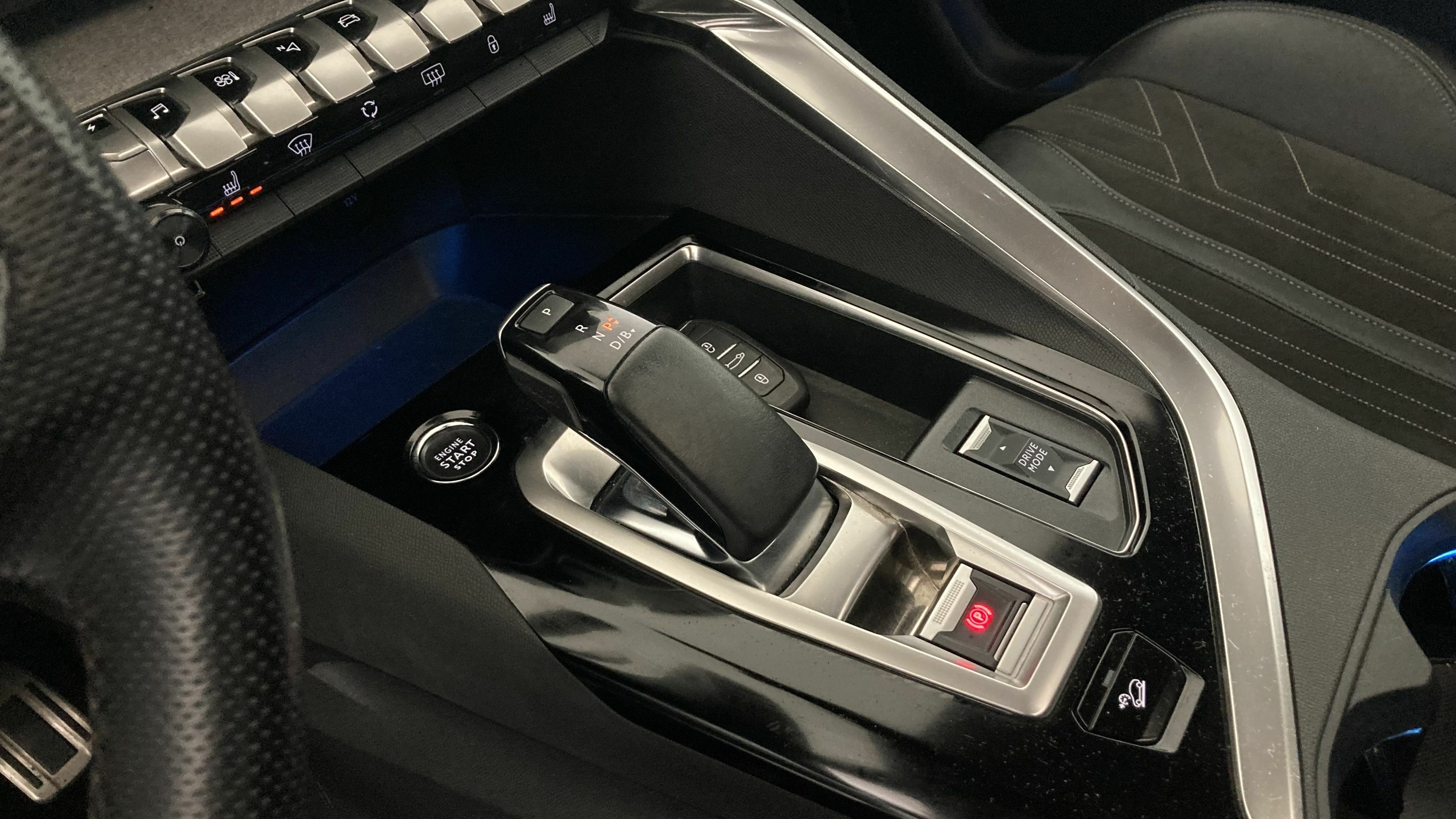 peugeot 3008 gt pack 1.6 HYBRID 300 EAT PHEV 2022 negro perla nera 19