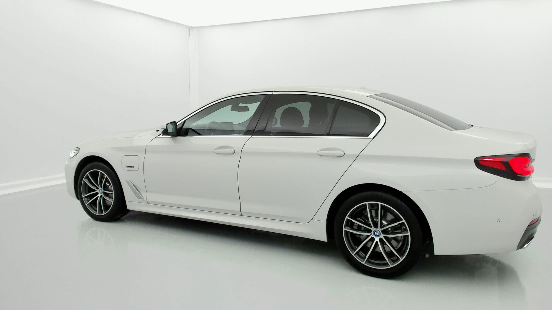 bmw serie 5 m sport 520E 204 PHEV 2022 alpinweiss 9