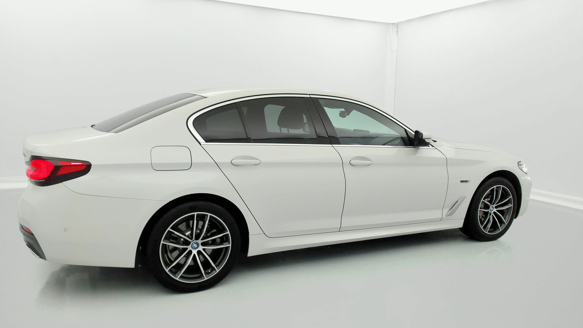 bmw serie 5 m sport 520E 204 PHEV 2022 alpinweiss 13