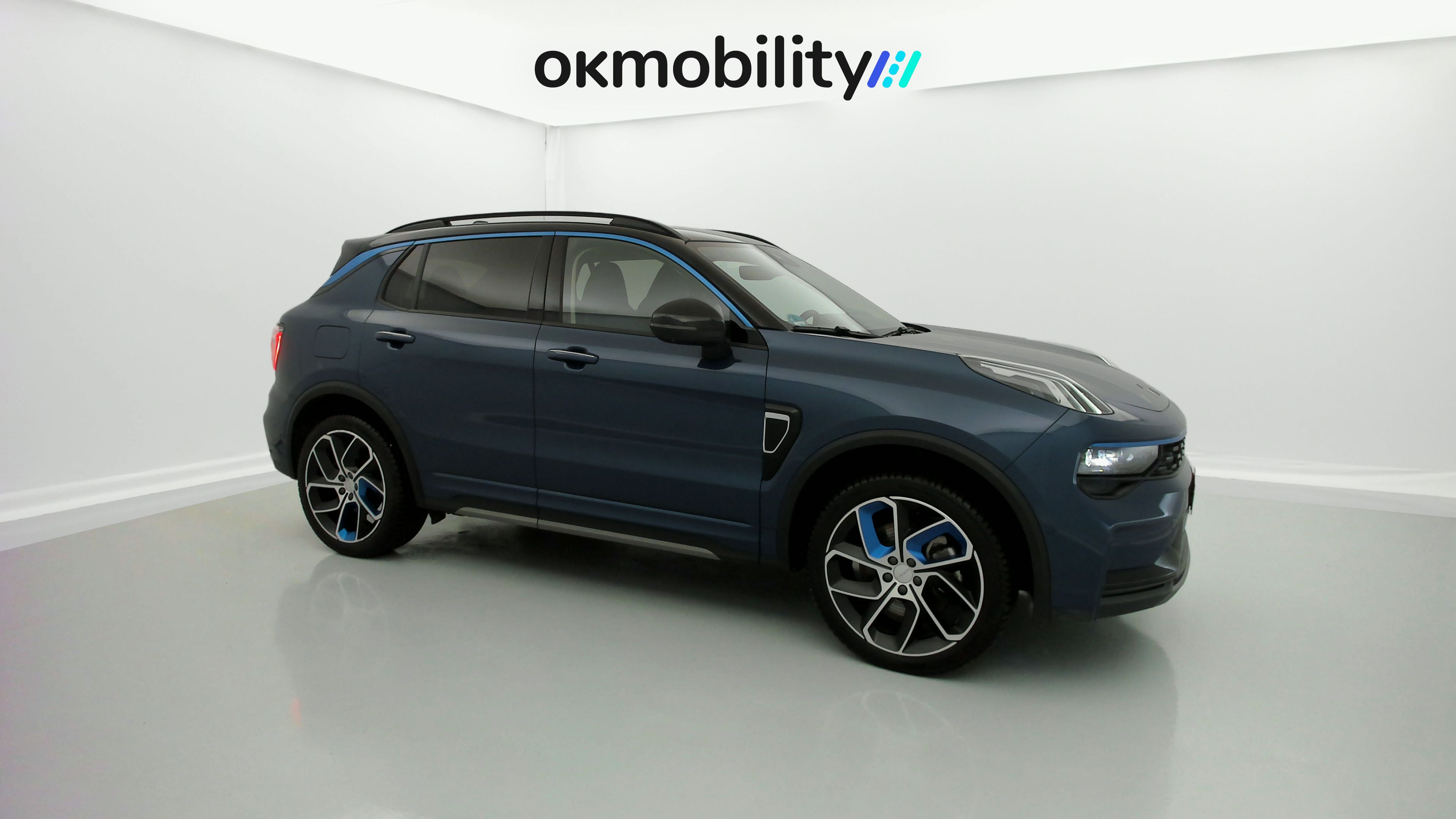 lynk&co 1 nv 1.5 PHEV 261 2022 blue 4