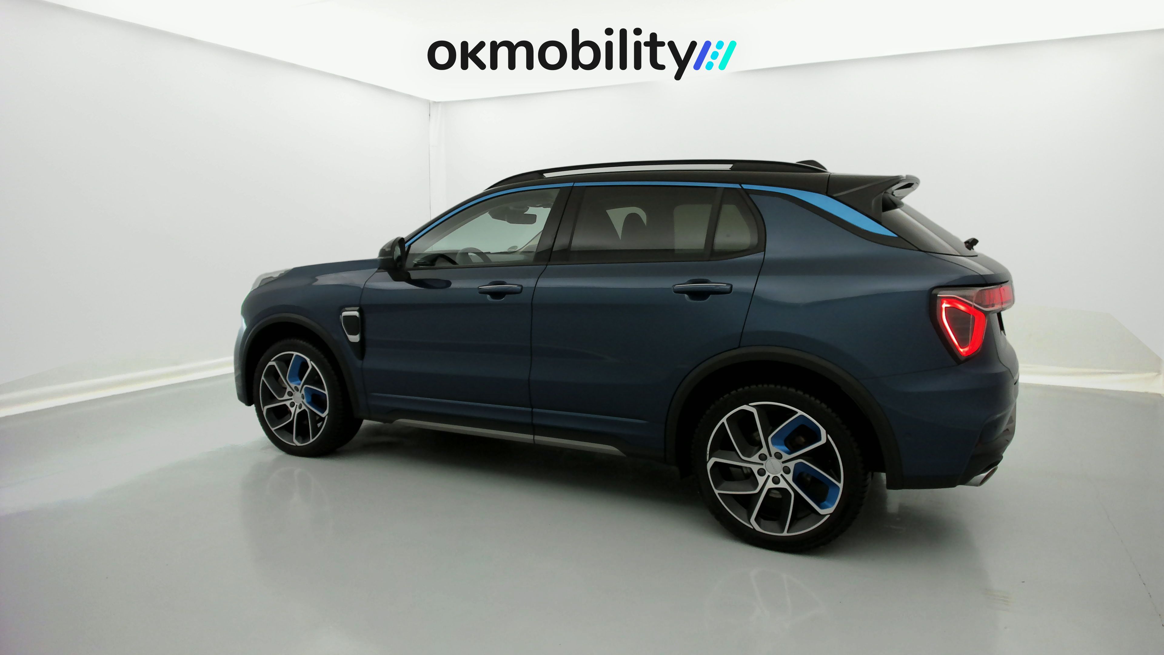 lynk&co 1 nv 1.5 PHEV 261 2022 blue 10