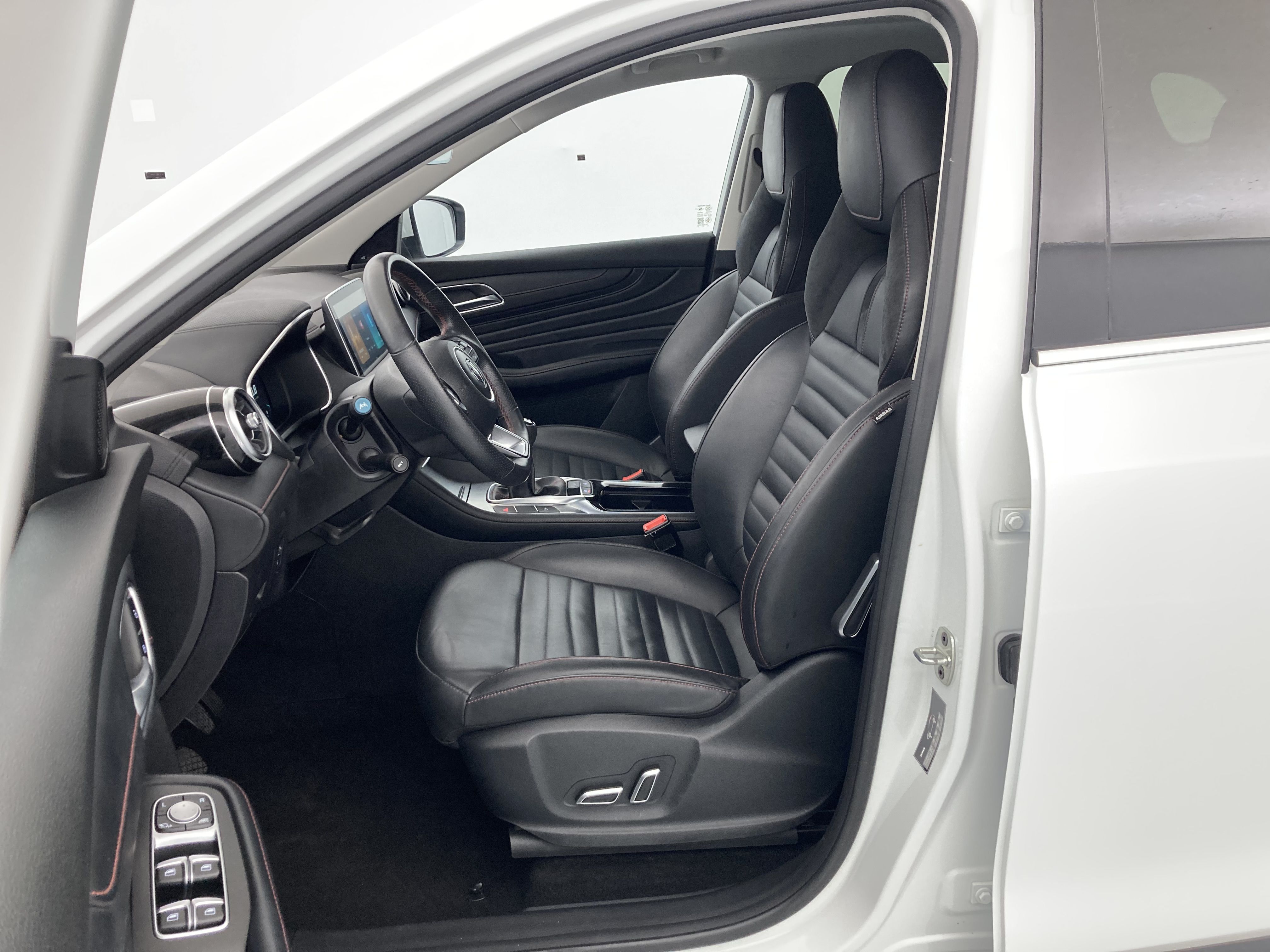 mg hs luxury 1.5 T-GDI 162 2023 dover white 18