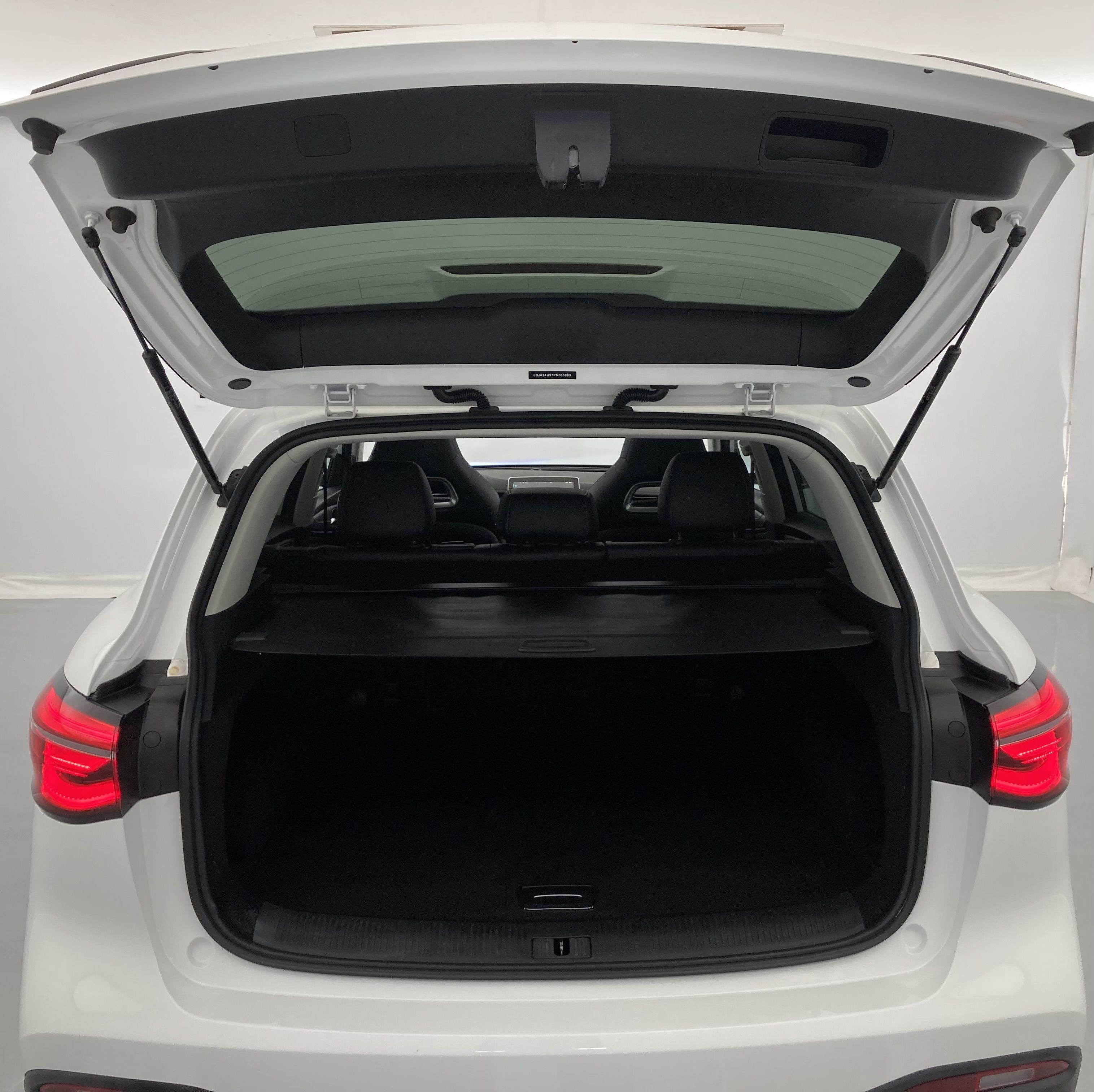 mg hs luxury 1.5 T-GDI 162 2023 dover white 23