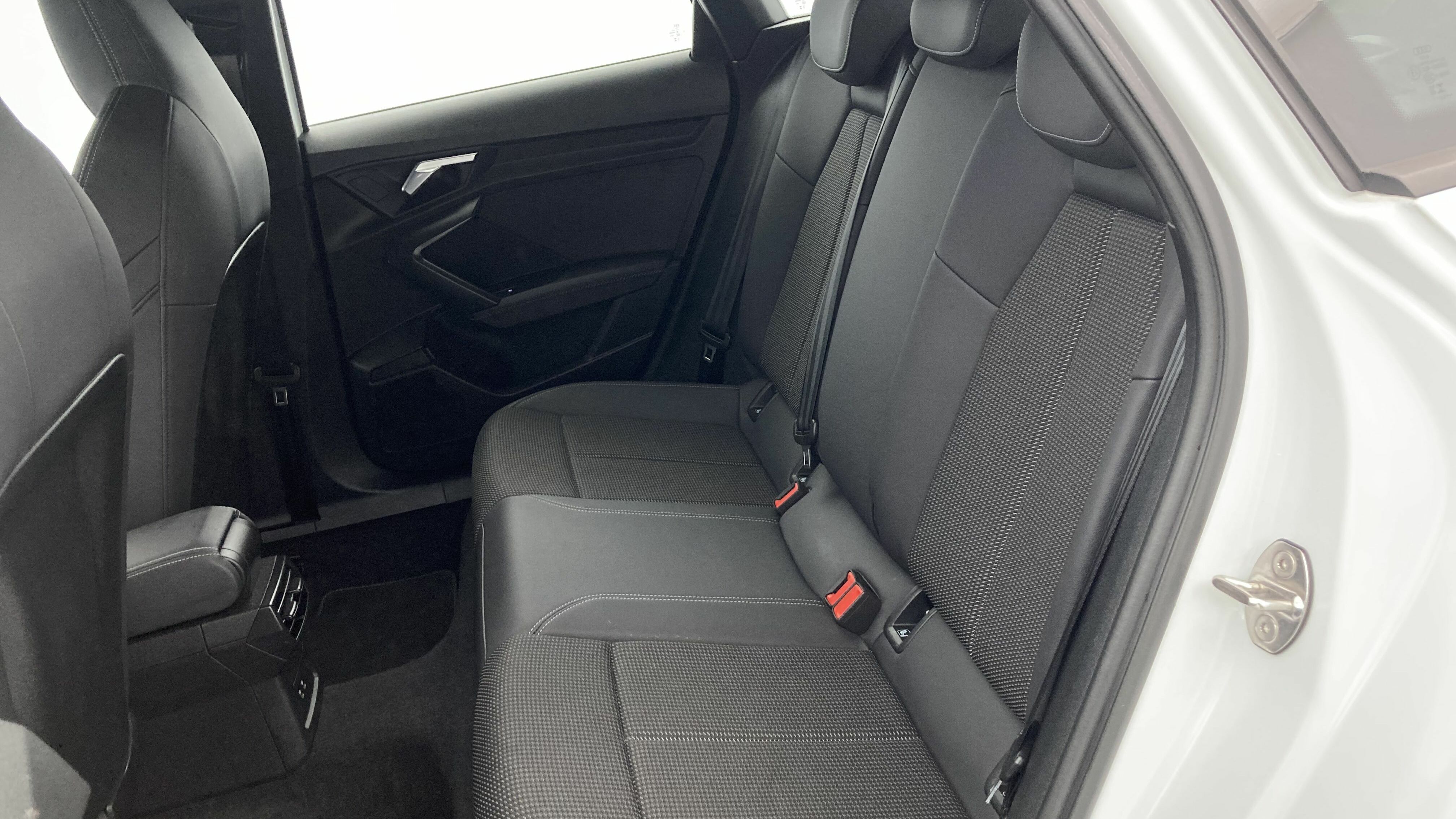 audi a3 sportback s line 35 TFSI 150 STRONIC 2024 gletscherweiss metallic 21