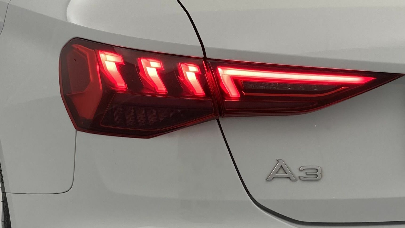 audi a3 sportback s line 35 TFSI 150 STRONIC 2024 gletscherweiss metallic 30