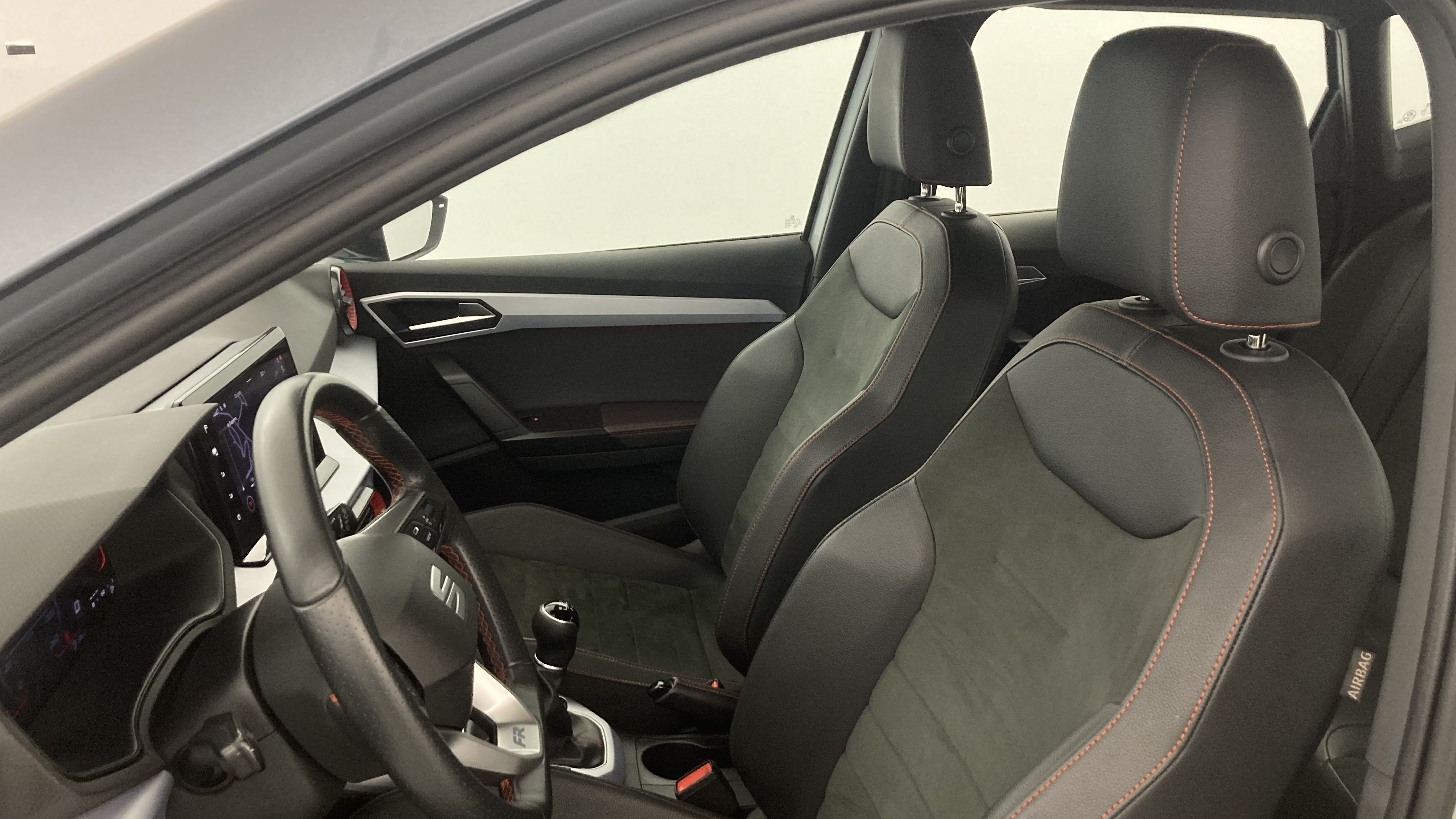 seat arona fr 1.0 TSI 110 2023 urban silber metallic / magnetic grau metallic 17