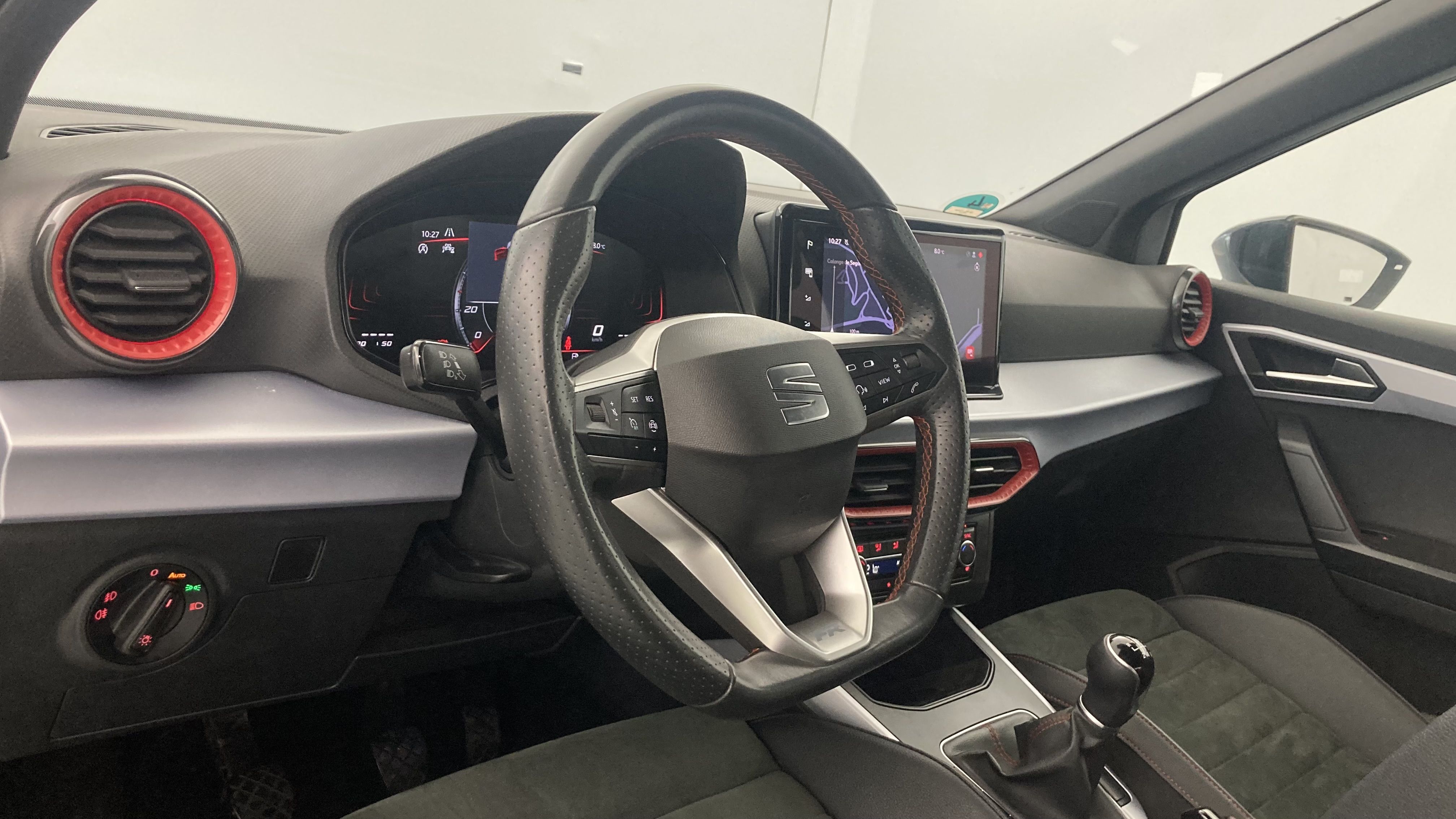 seat arona fr 1.0 TSI 110 2023 urban silber metallic / magnetic grau metallic 18