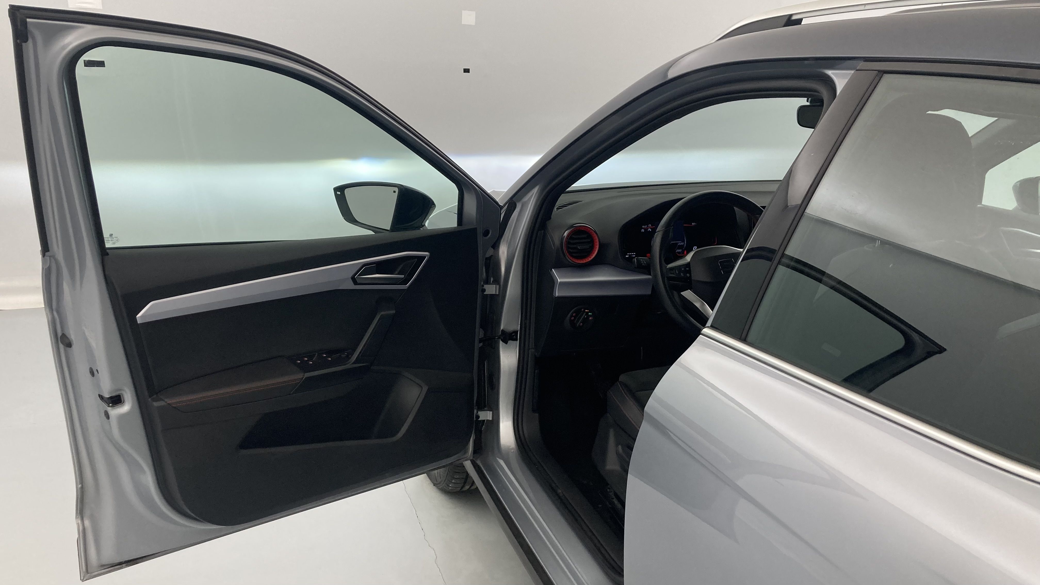 seat arona fr 1.0 TSI 110 2023 urban silber metallic / magnetic grau metallic 19