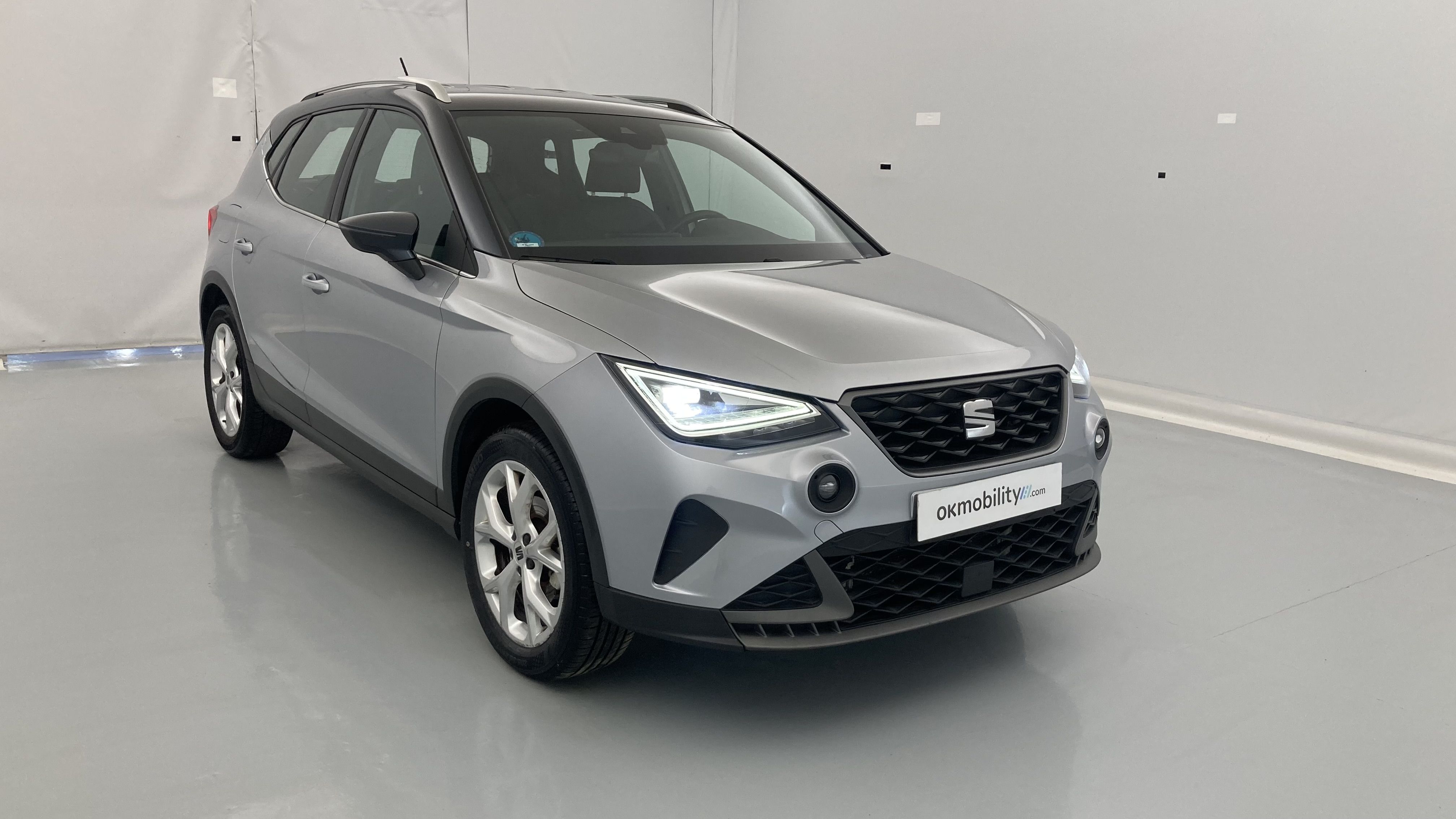 seat arona fr 1.0 TSI 110 2023 urban silber metallic / magnetic grau metallic 24