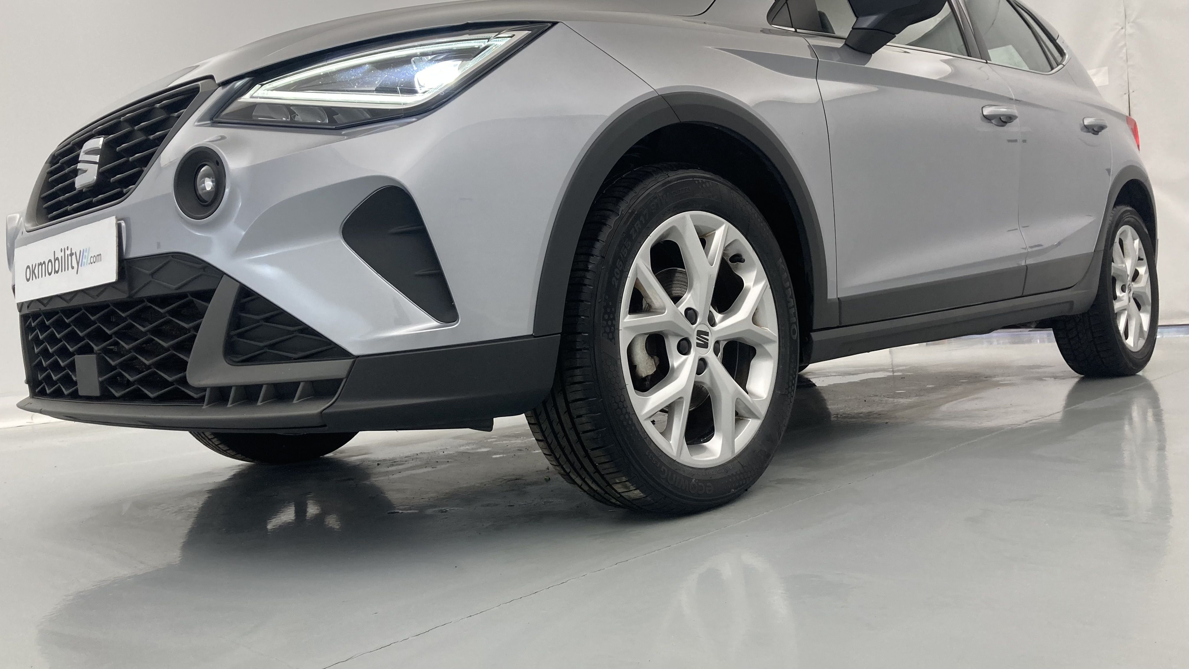 seat arona fr 1.0 TSI 110 2023 urban silber metallic / magnetic grau metallic 32