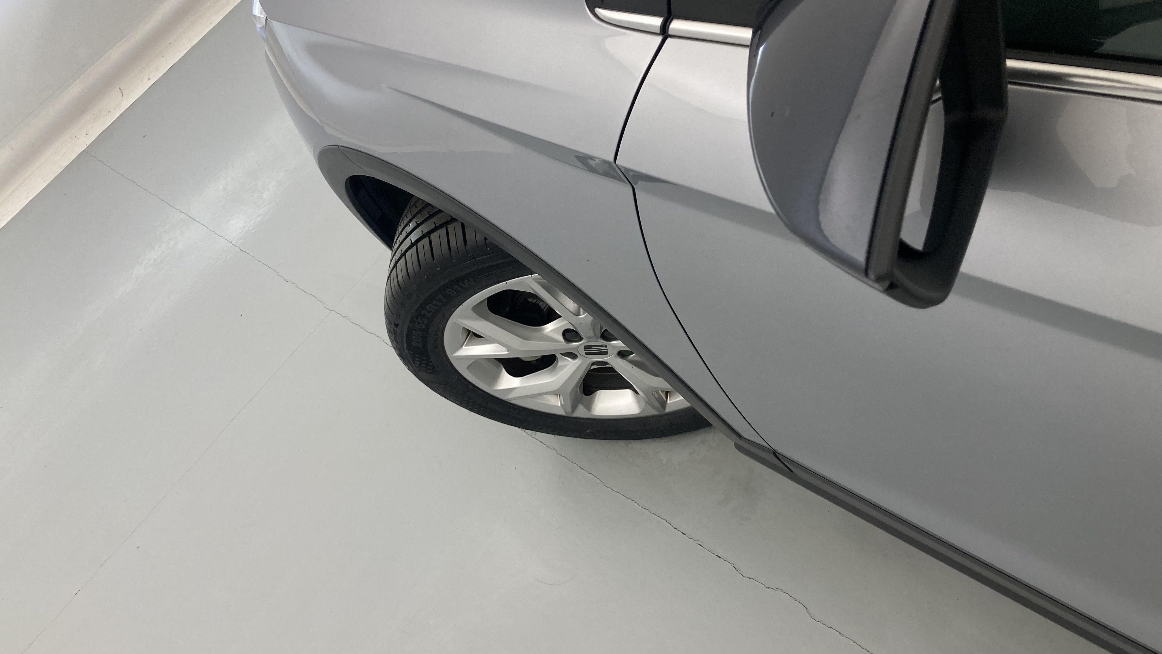 seat arona fr 1.0 TSI 110 2023 urban silber metallic / magnetic grau metallic 35