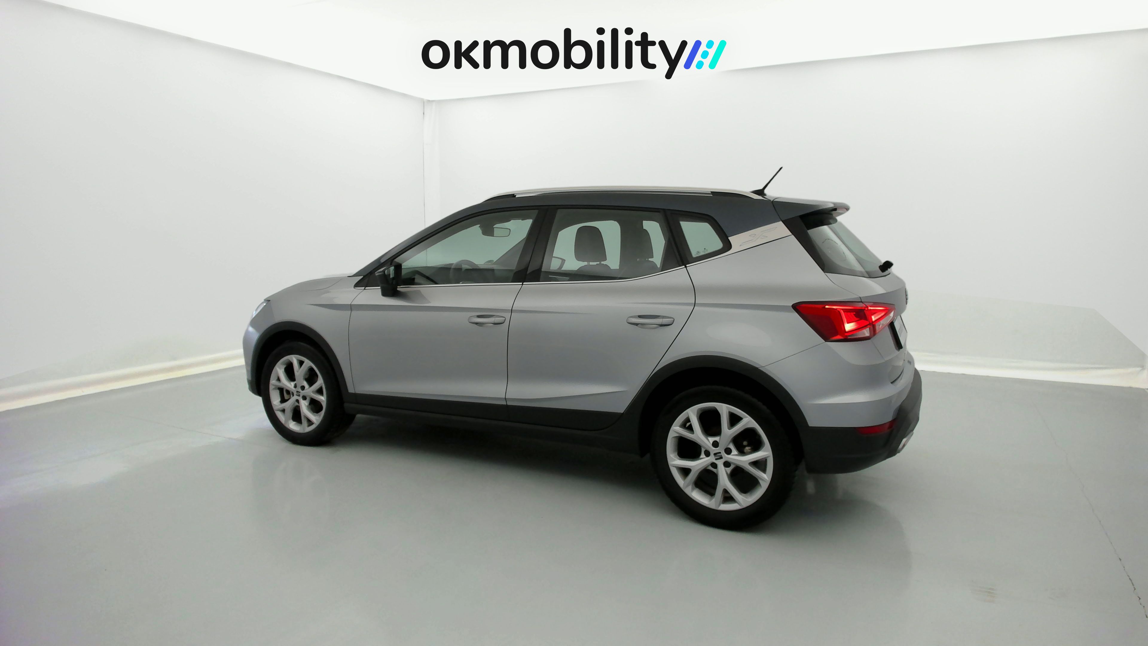 seat arona fr 1.0 TSI 110 2023 urban silber metallic / magnetic grau metallic 8