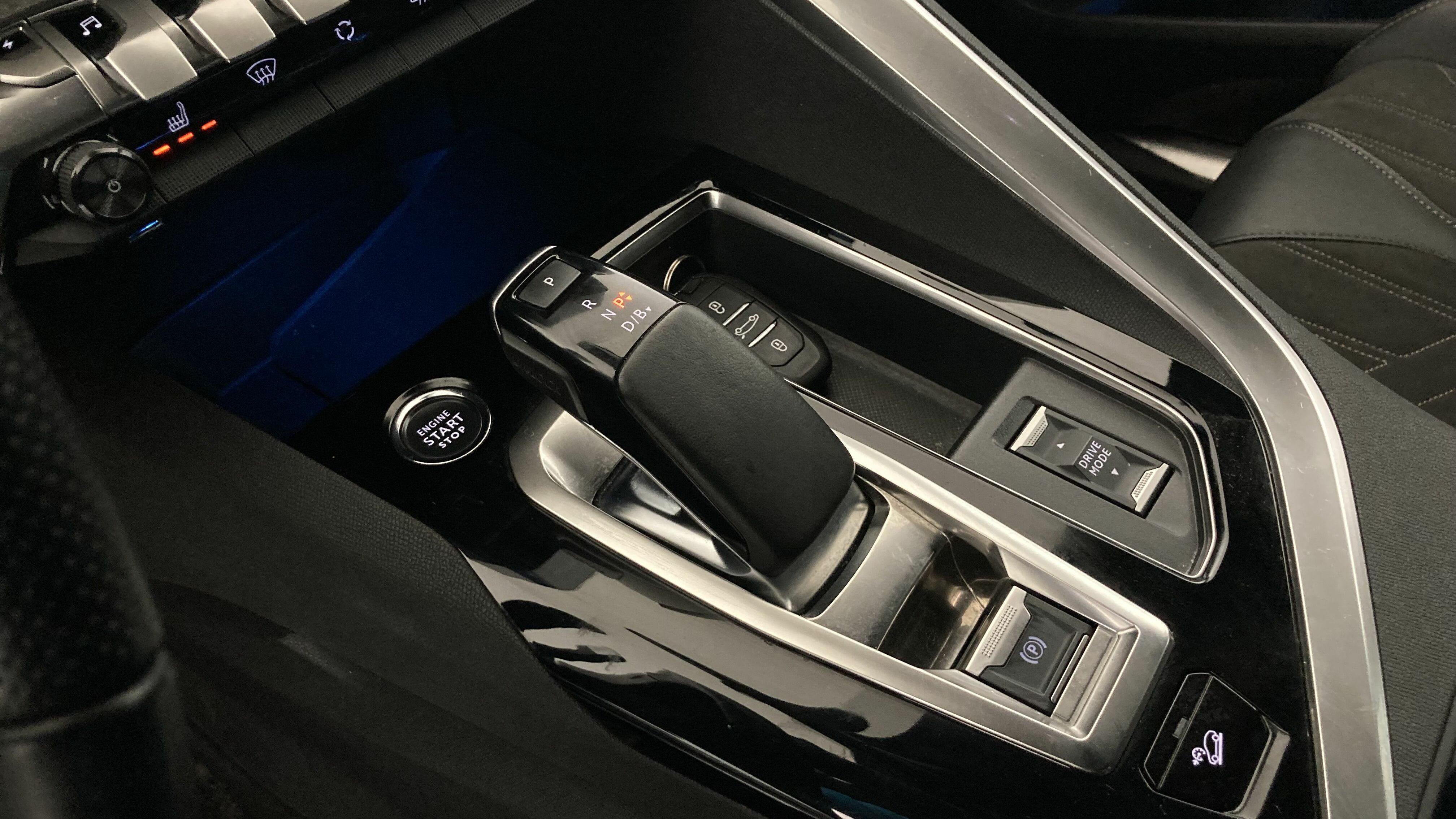 peugeot 3008 gt pack 1.6 HYBRID 300 EAT PHEV 2022 gris artense / negro 19